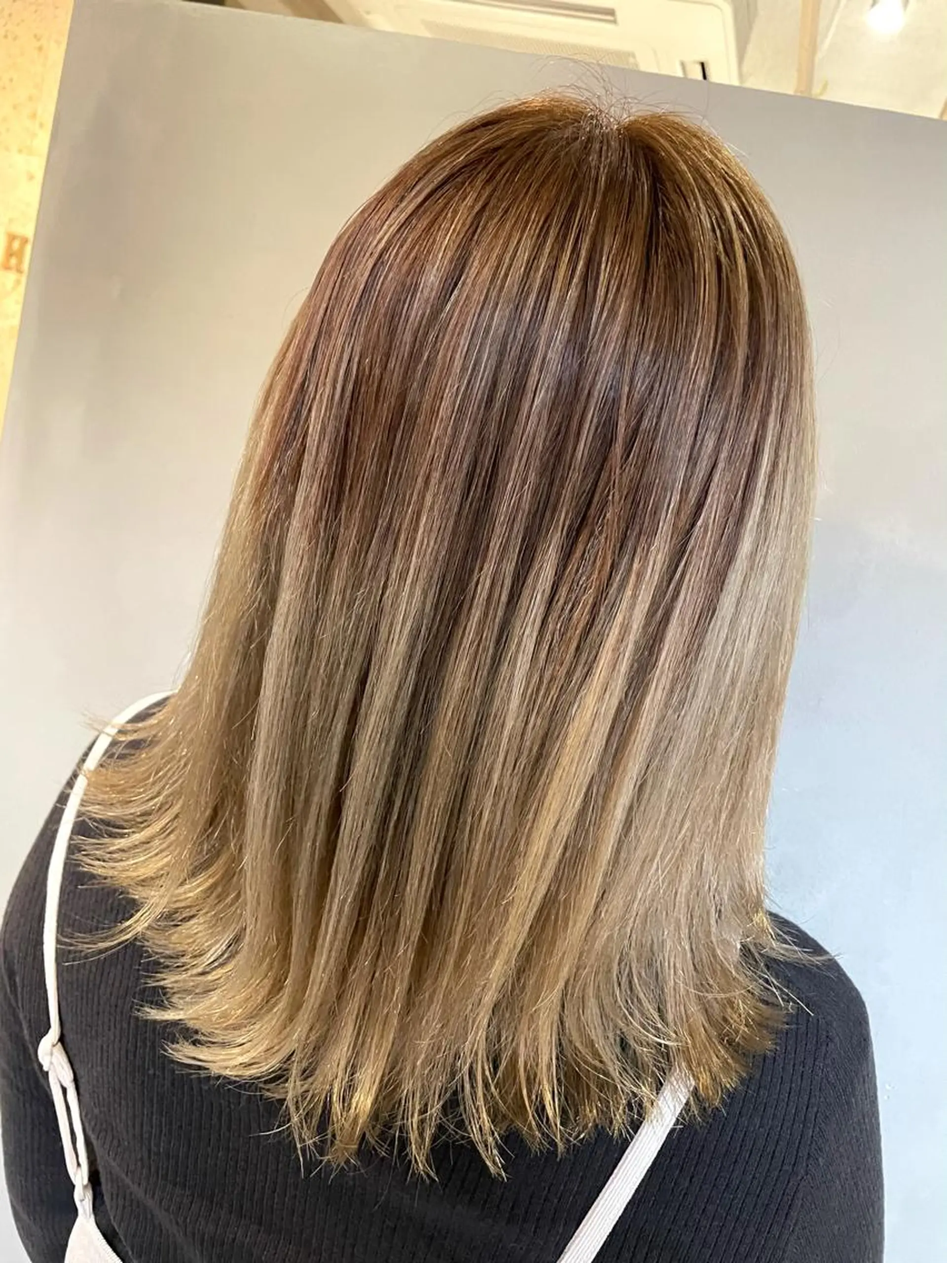 ミディアム カラー ヘアカラー ハイライトが 得意なニキです😊のヘアスタイル