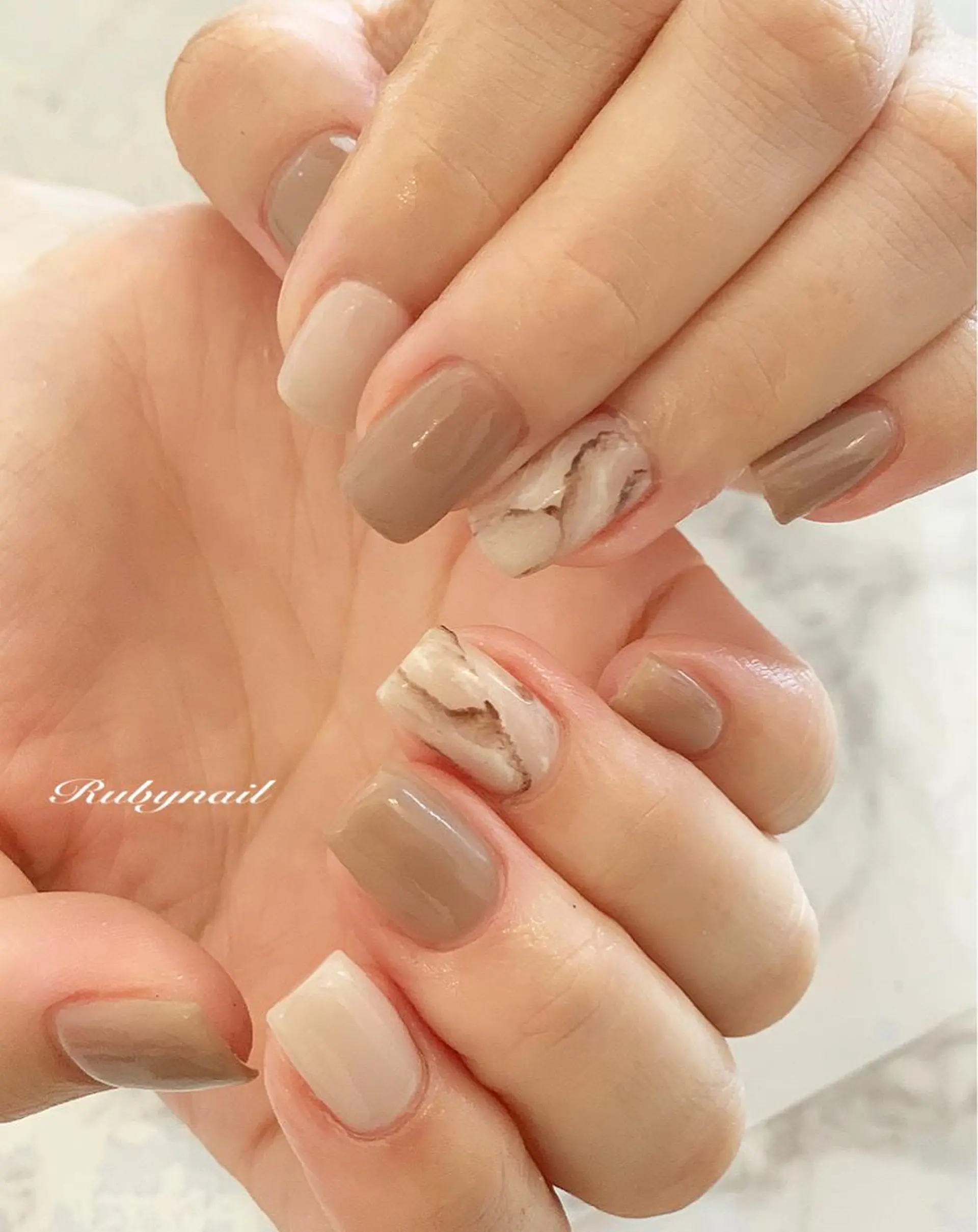 ミディアム ネイル 大理石ネイル(マーブル) プライベートサロン Rubynailのネイルデザイン