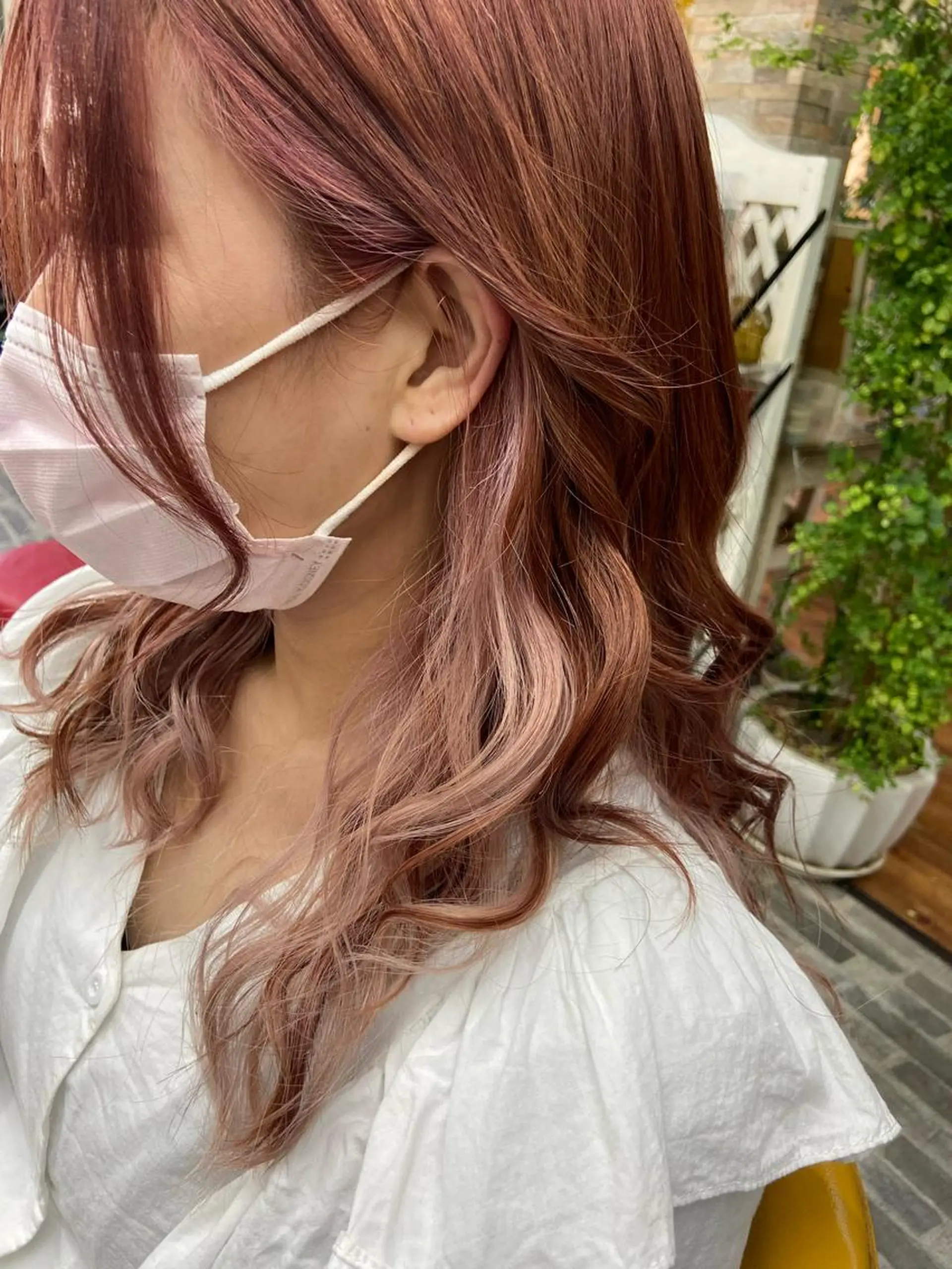 ミディアム カラー ベージュカラー ブリーチ ハイトーンカラー ピンクカラー ピンクベージュ ヘアカラー トリートメント 大坪 拓斗のヘアスタイル