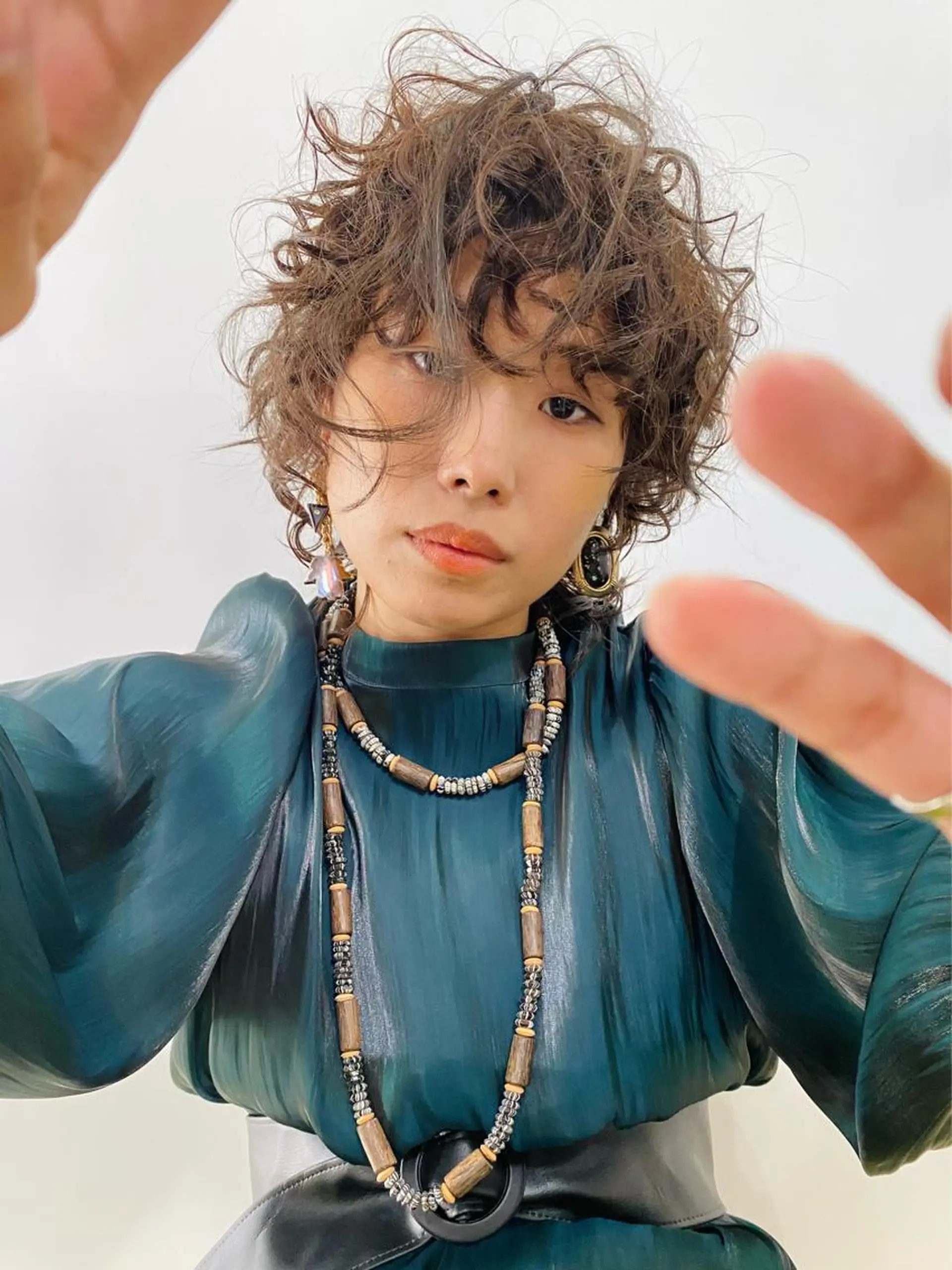 ミディアム KOOKI スティードトーキョーのヘアスタイル