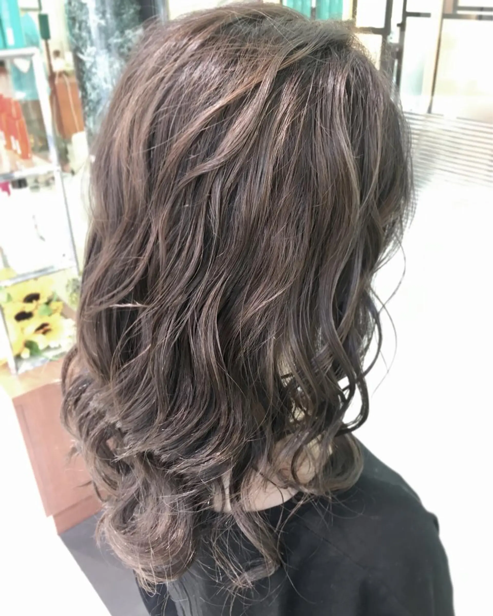 ミディアム カラー ハイライトカラー ハイライト カット ヘアカラー ブリーチ/バレイヤ ージュ川端裕司のヘアスタイル