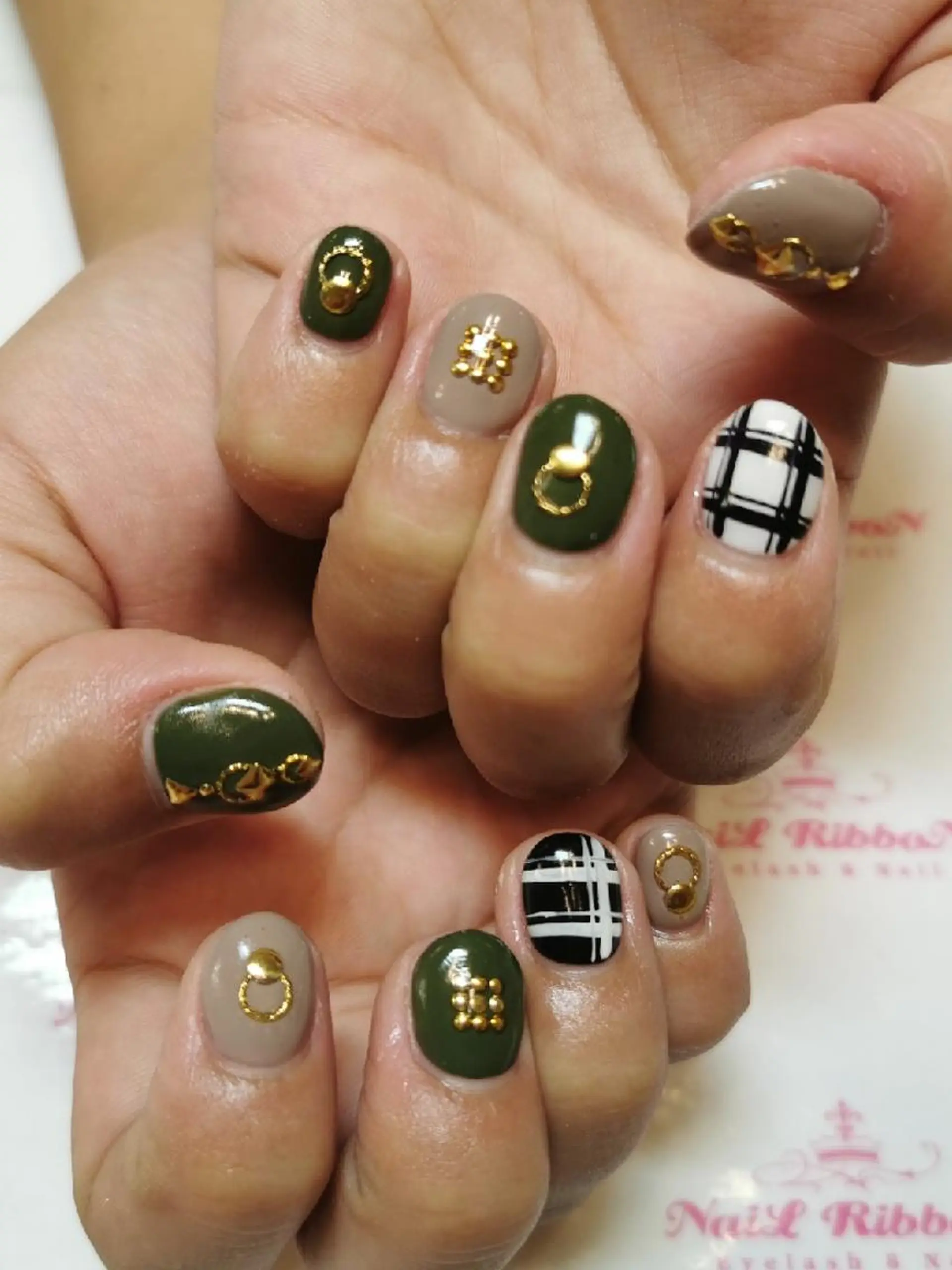 ネイル ネイルリボン 受付スタッフのネイルデザイン