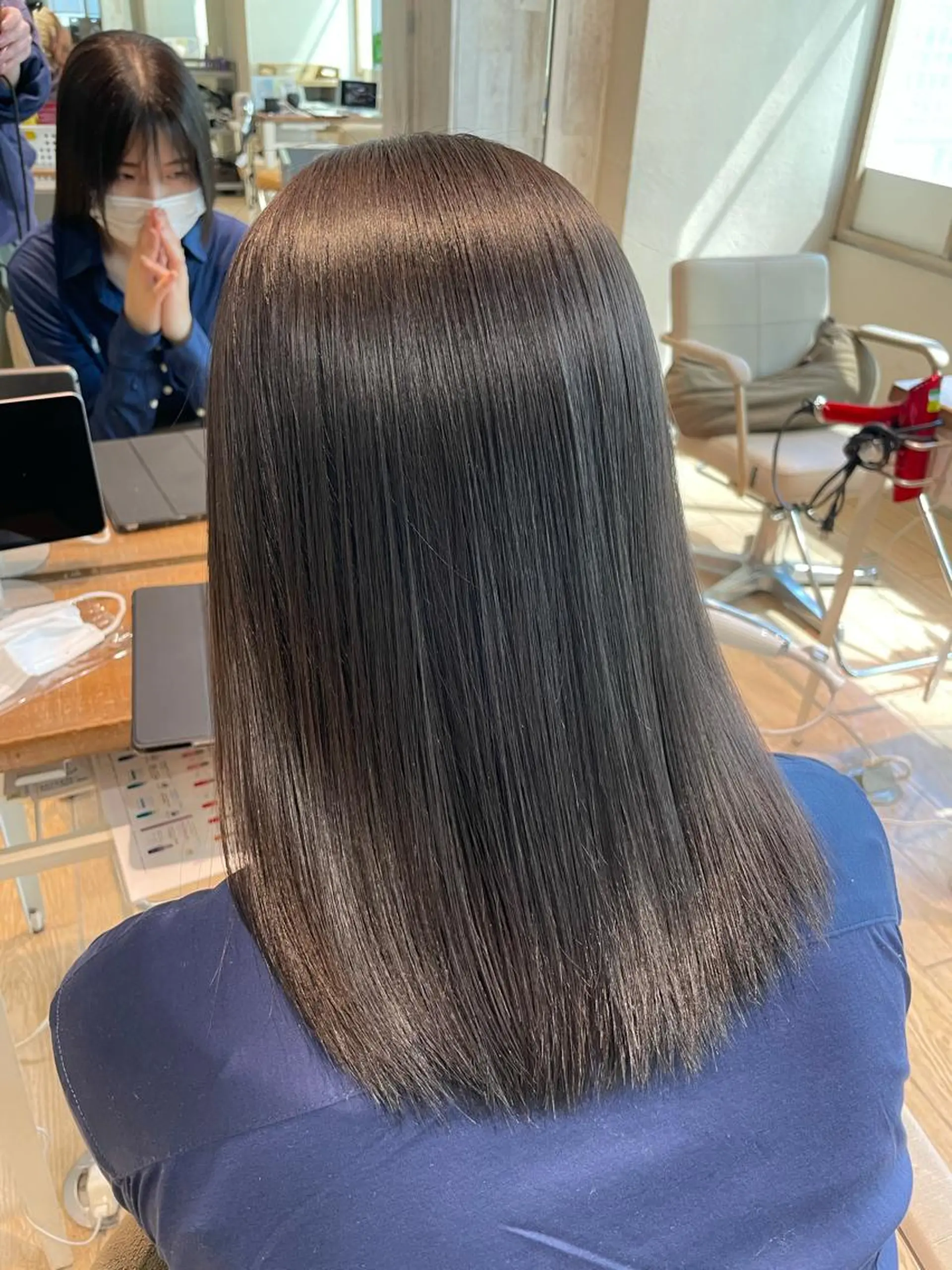 ミディアム 縮毛矯正 小顔に見える顔周り カット/表参道　寺崎のヘアスタイル