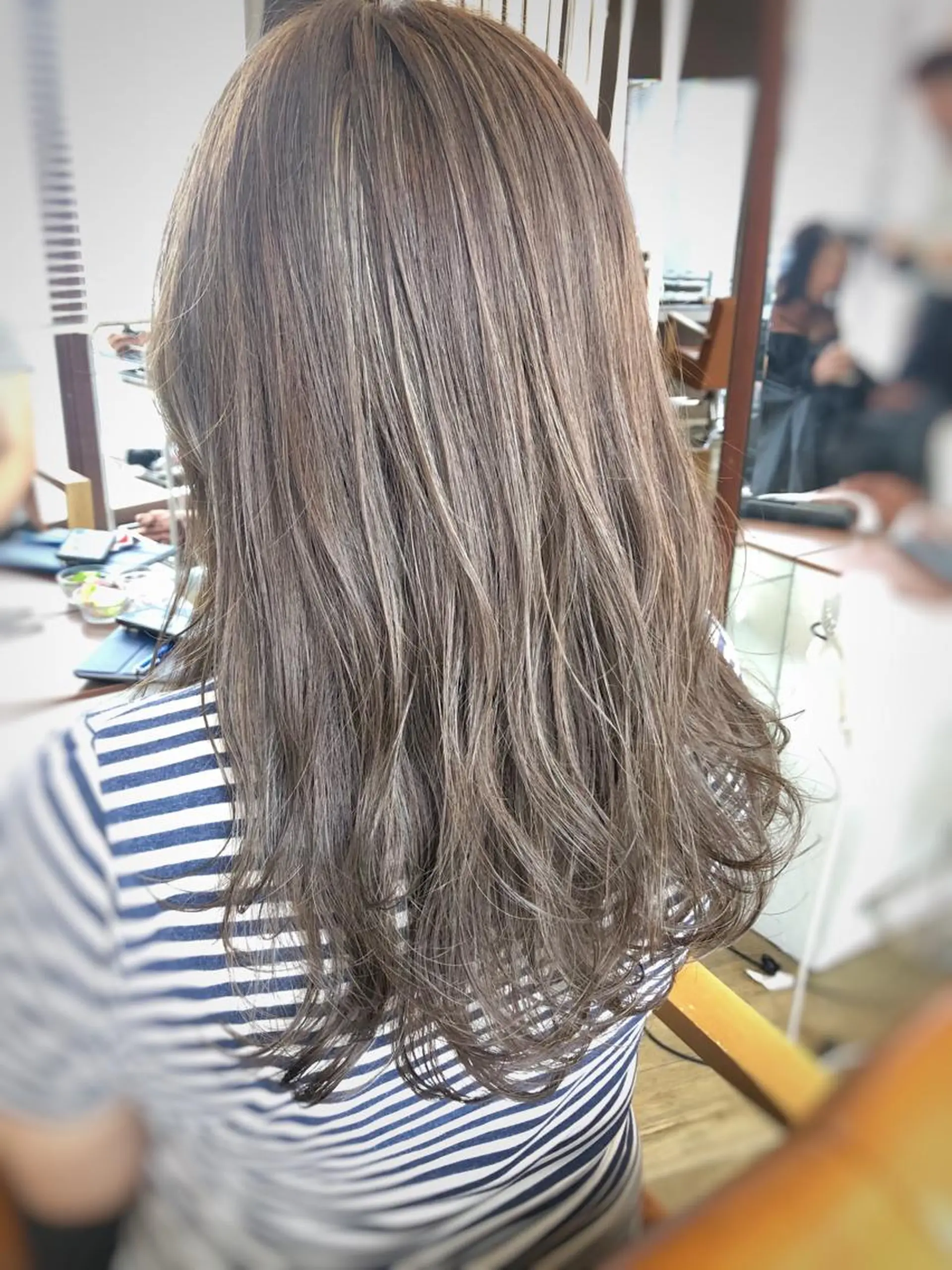 ロング カラー ベージュカラー ハイライトカラー ハイライト 川本 あゆのヘアスタイル