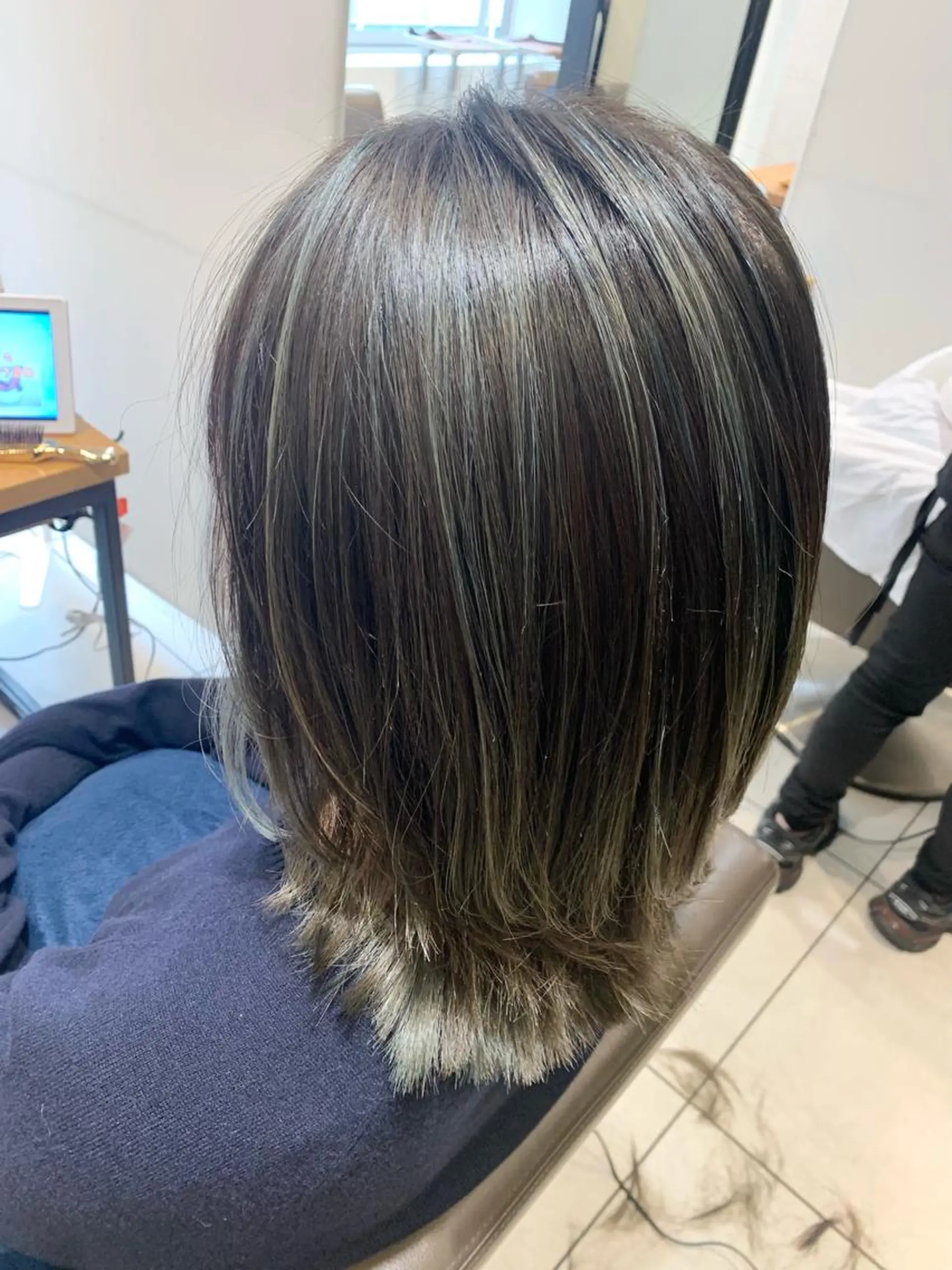 ミディアム カラー ヘアアレンジ ハイライトカラー ハイライト 縮毛矯正✖️似合わせ 🌻ヒトミのヘアスタイル