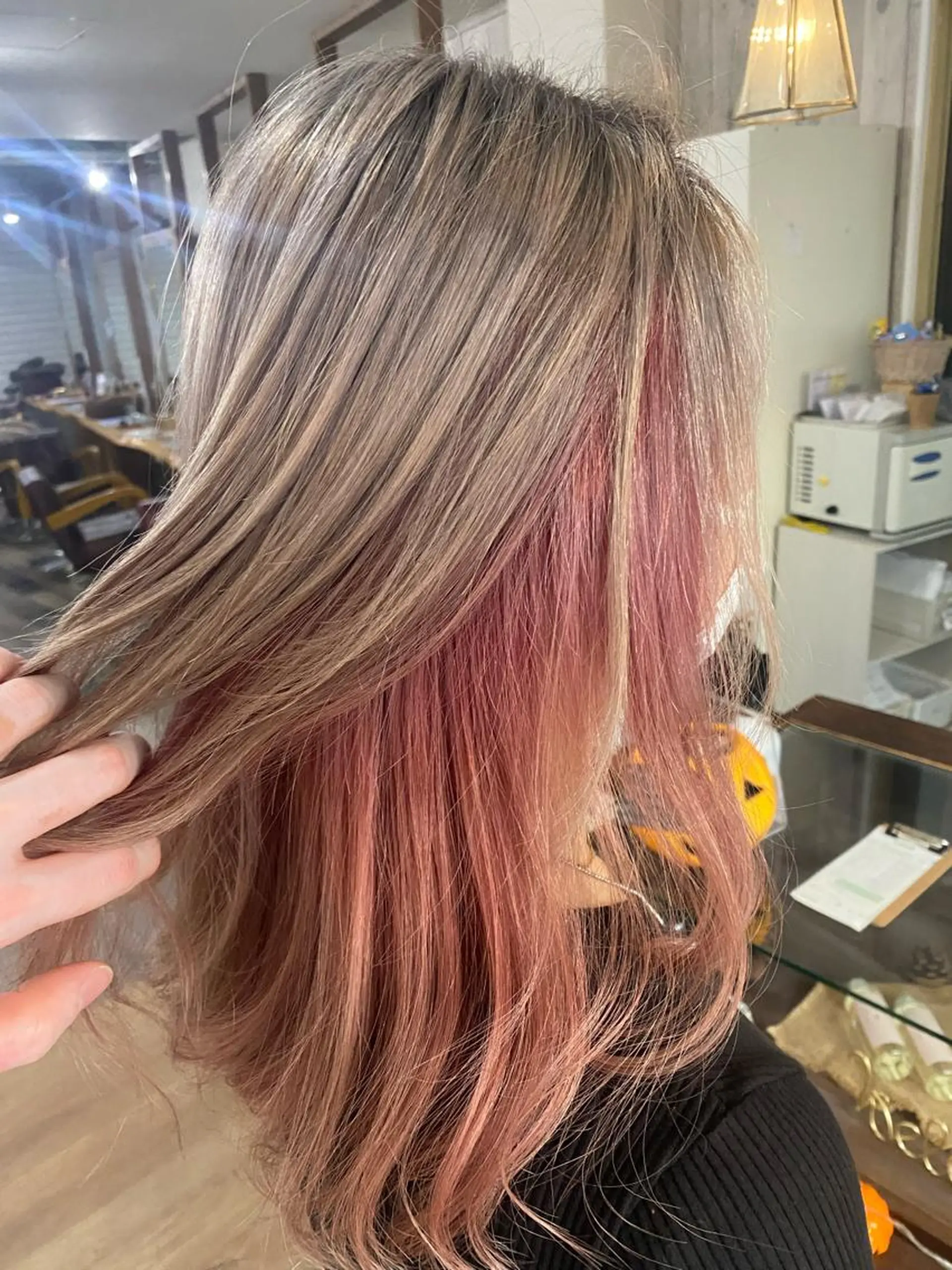 カラー ピンクカラー ココテラス メンズカットのヘアスタイル