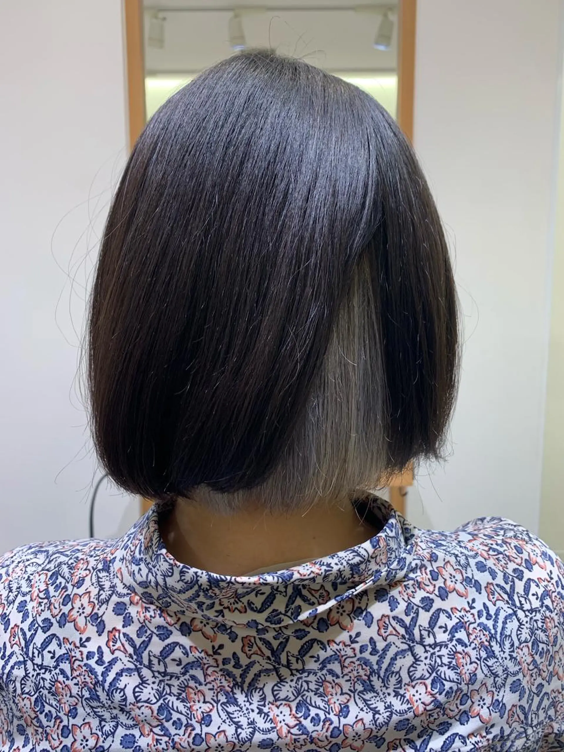 ショート カラー インナーカラー シルバー ホワイトシルバー Hitotose代表 中島和樹のヘアスタイル