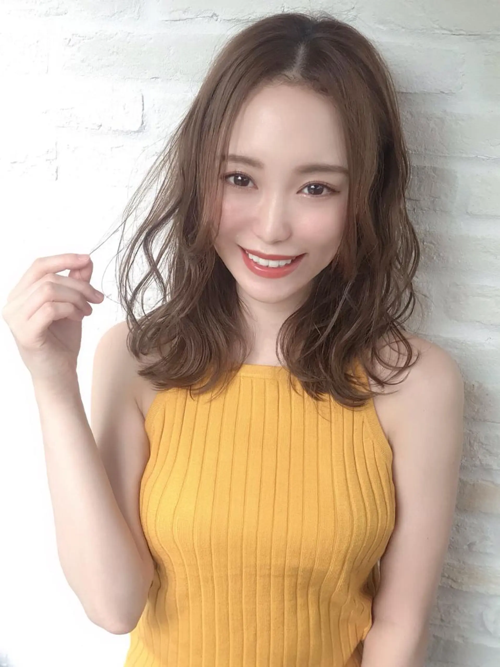 ミディアム 前地 麻衣のヘアスタイル