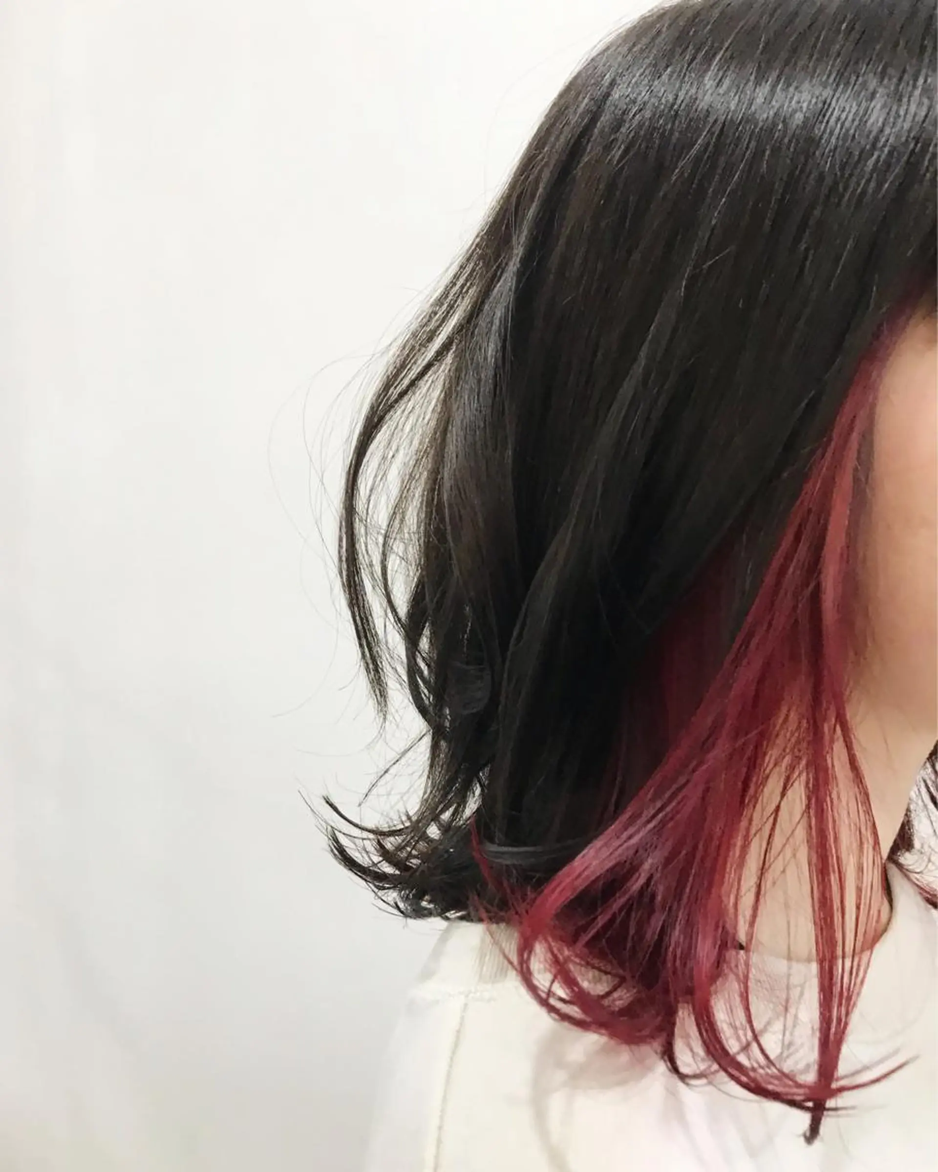 カラー イヤリングカラー レッドカラー WATANABE MISAKIのヘアスタイル