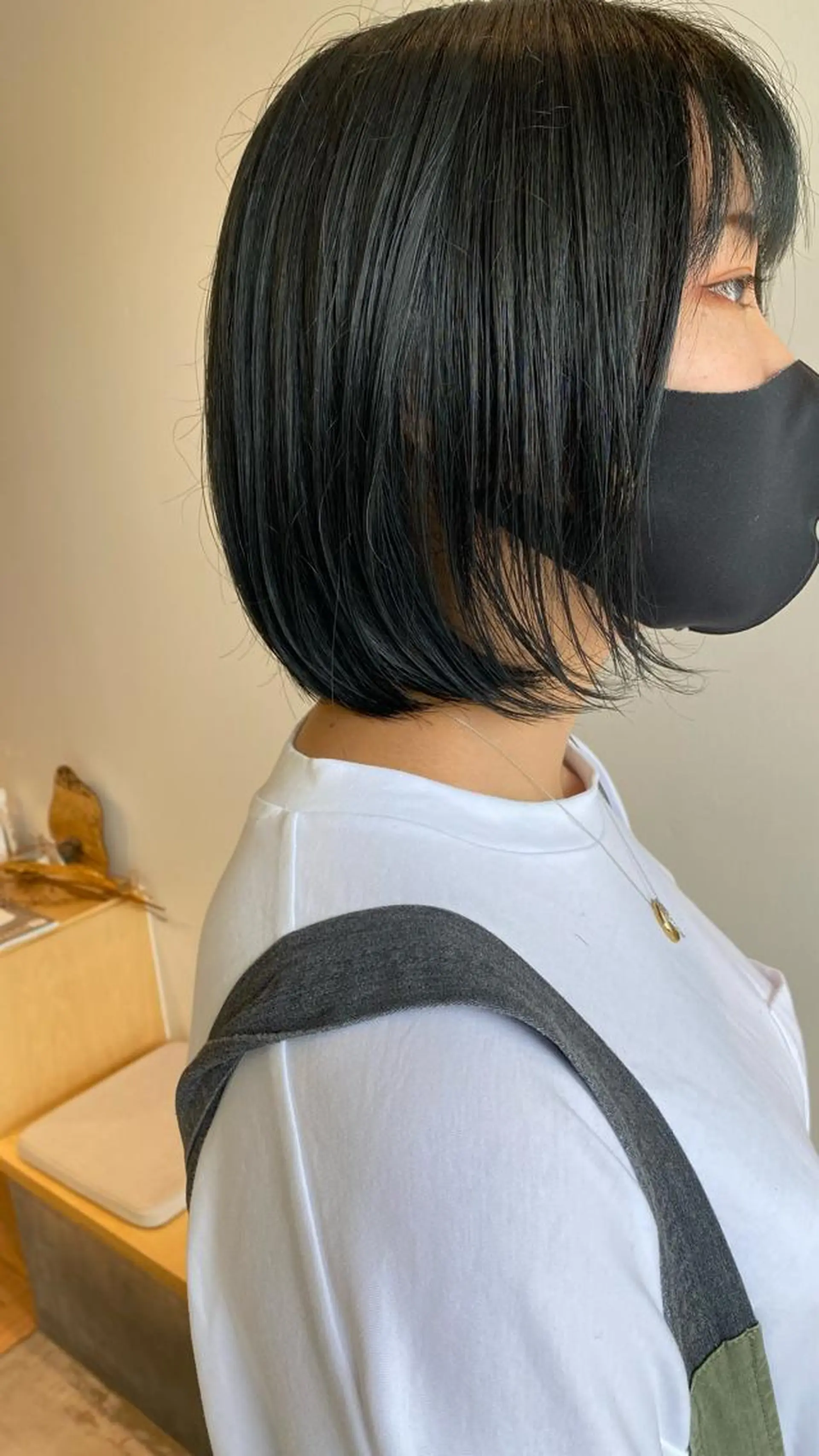 ショート カラー 黒髪 ブルーカラー ブルーブラック ボブ カット ヘアカラー トリートメント 樋口 雄稀のヘアスタイル