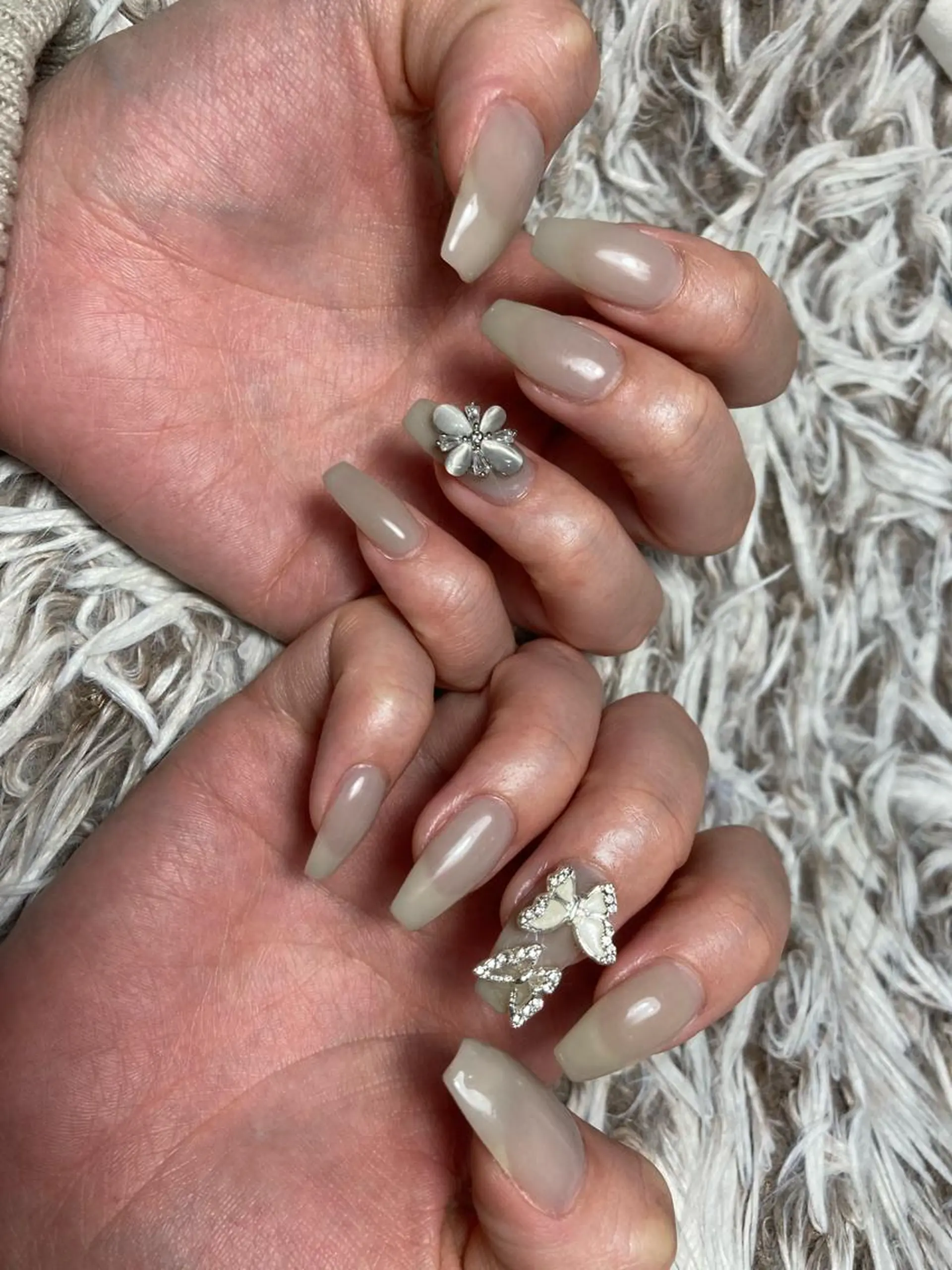 セミロング ネイル ハンドネイル フットネイル ✴︎ Delightのネイルデザイン