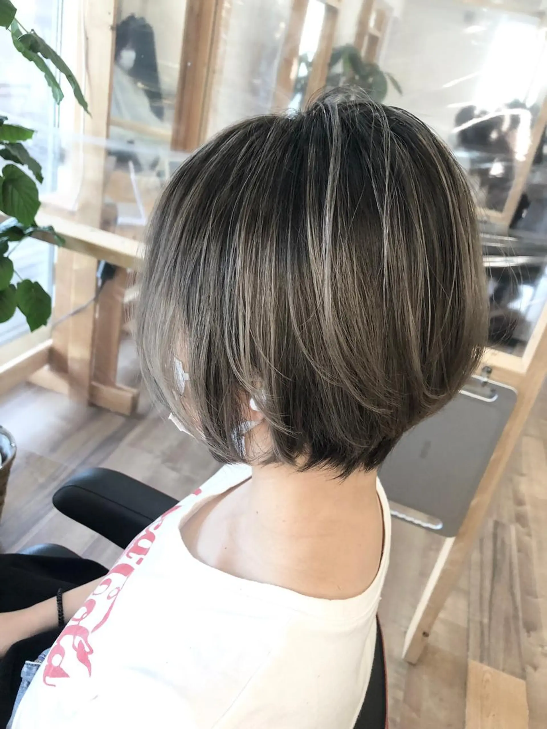 ショート カラー LOOP hairのヘアスタイル