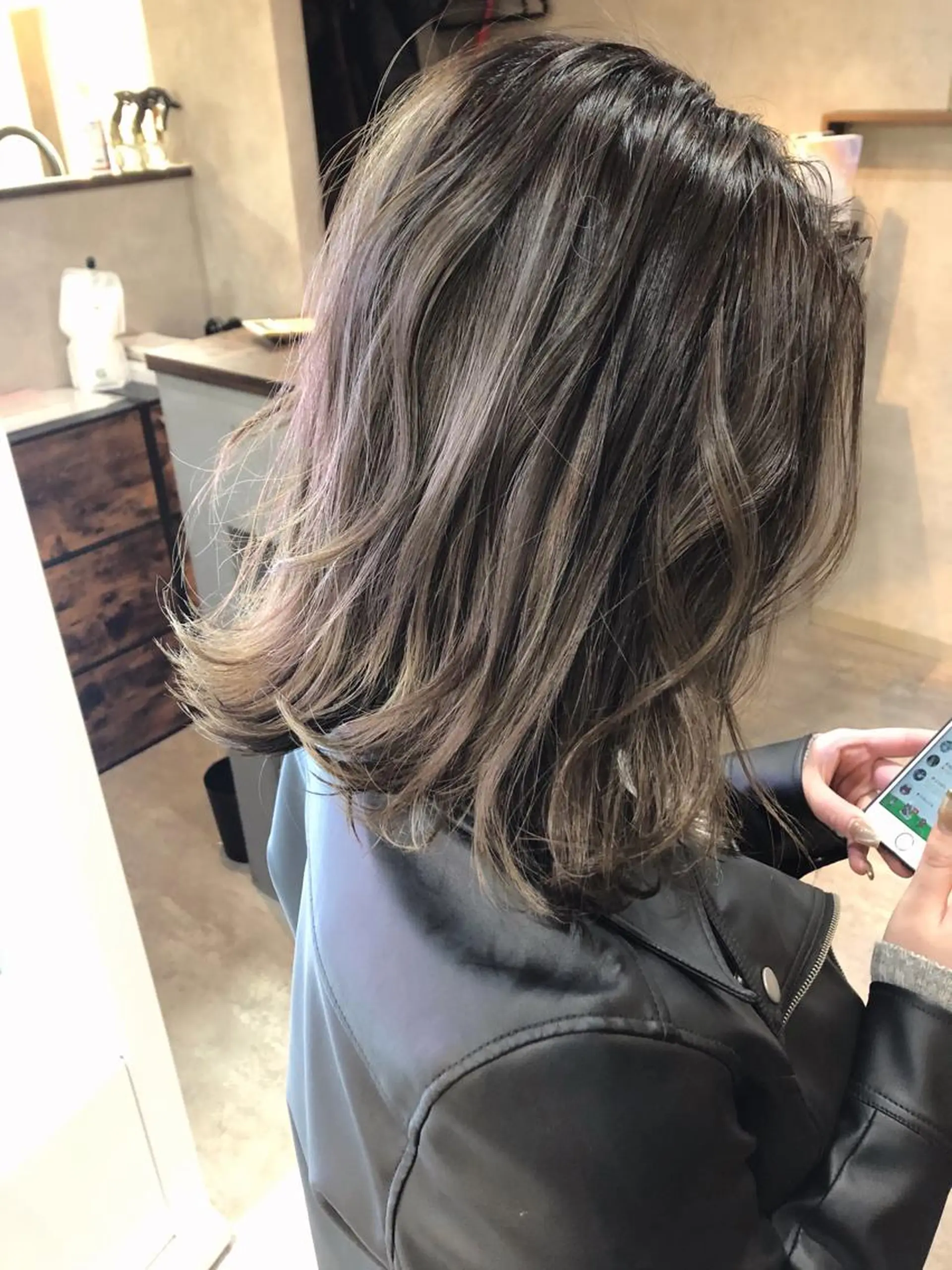 セミロング カラー アッシュ バレイヤージュ ベージュカラー ブリーチ グラデーションカラー RIENSリエンス ✂️木村康二✂️のヘアスタイル