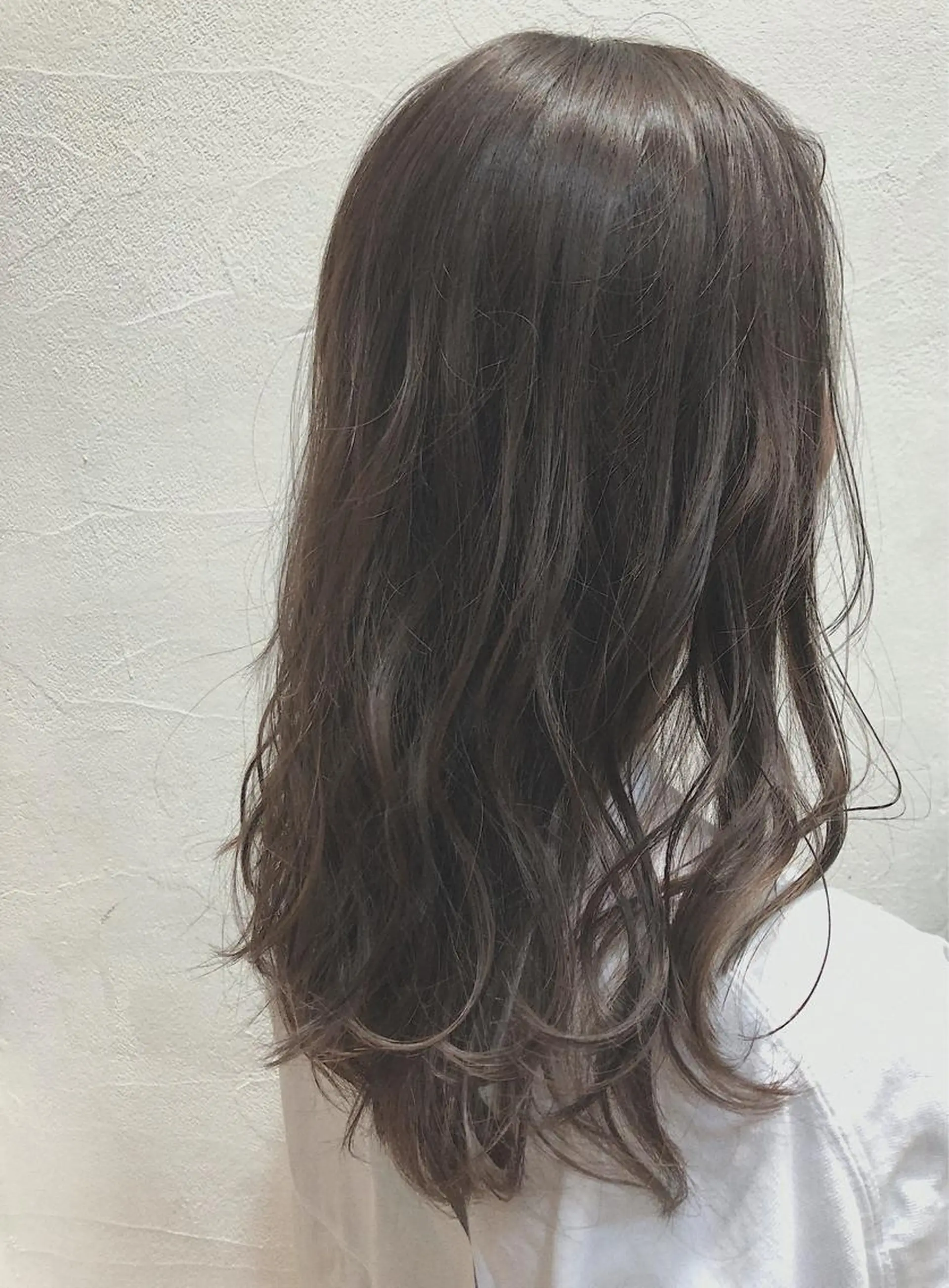 カラー グレージュ 360°キレイな ショートカットのヘアスタイル