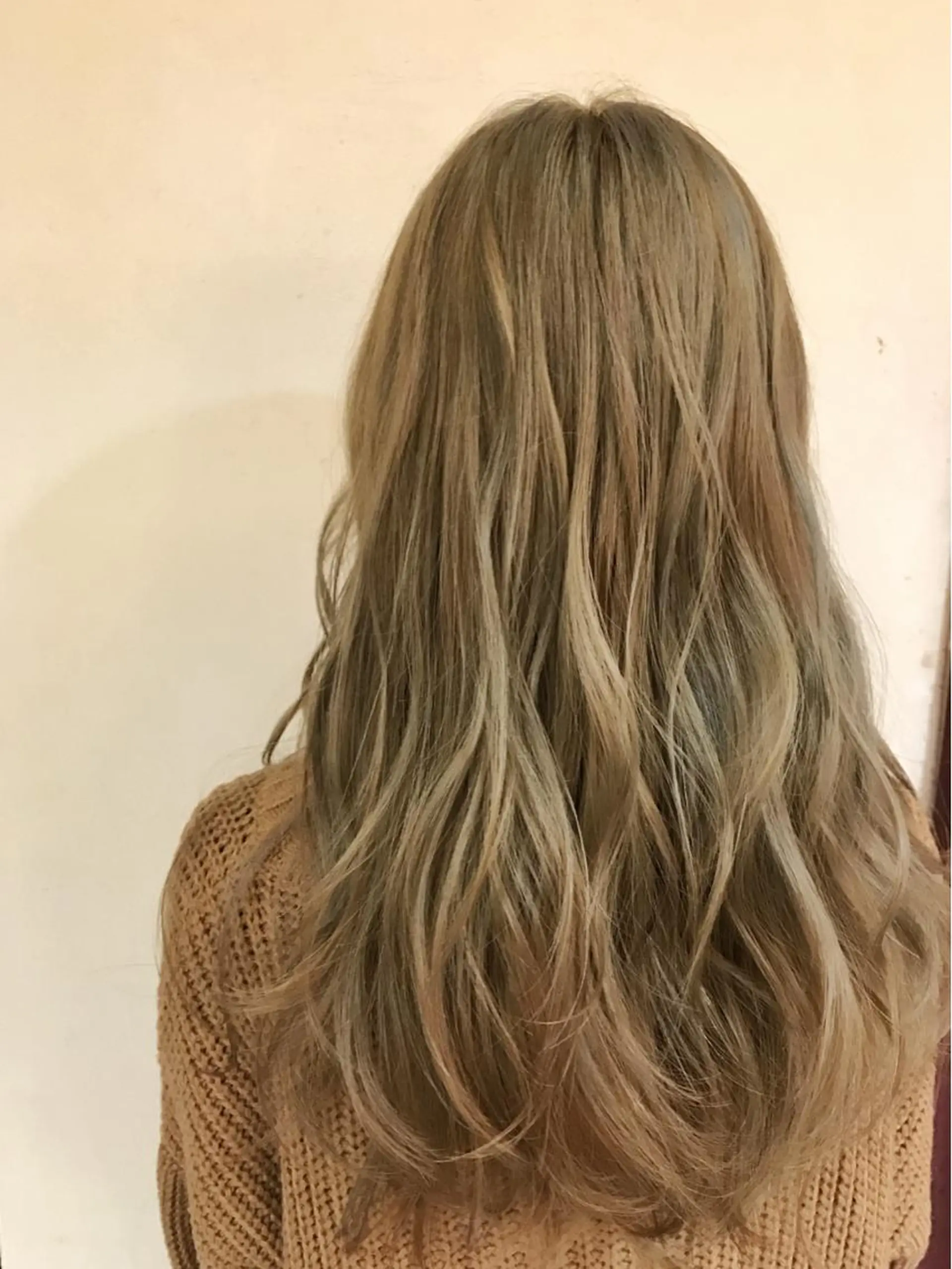 ロング カラー ブリーチ 🪐脱白髪染め 🪐松尾菜々美のヘアスタイル