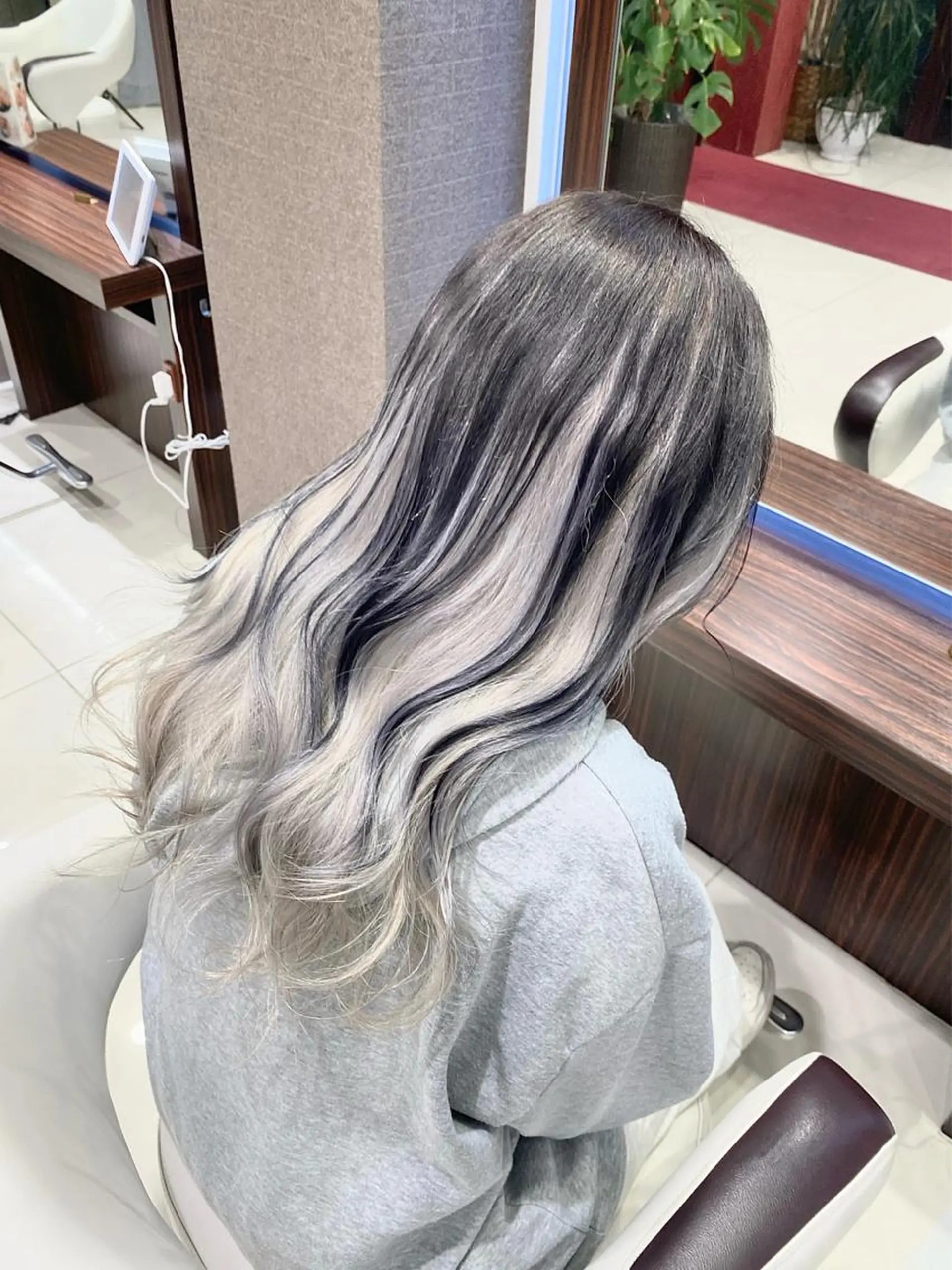 カラー 【BIBBIDI】 MIKIのヘアスタイル