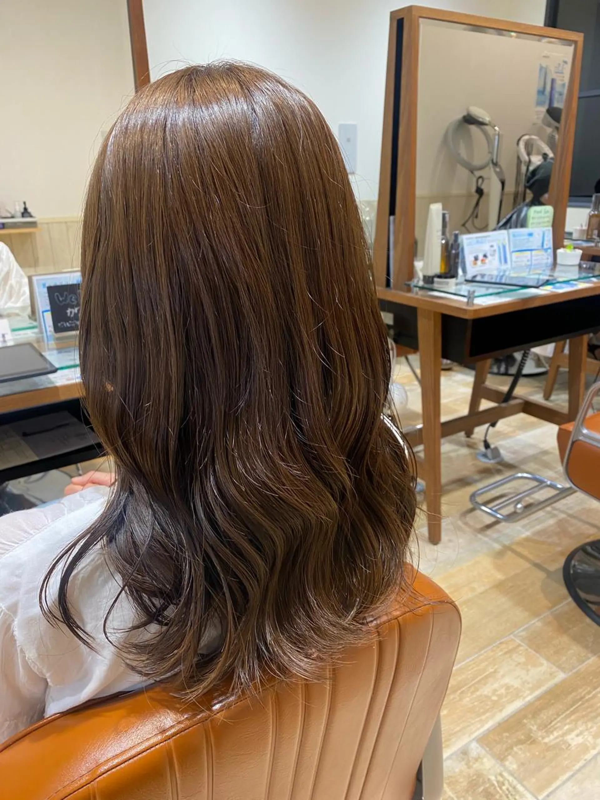 セミロング カラー ヘアカラー トリートメント 宮内 真乃のヘアスタイル