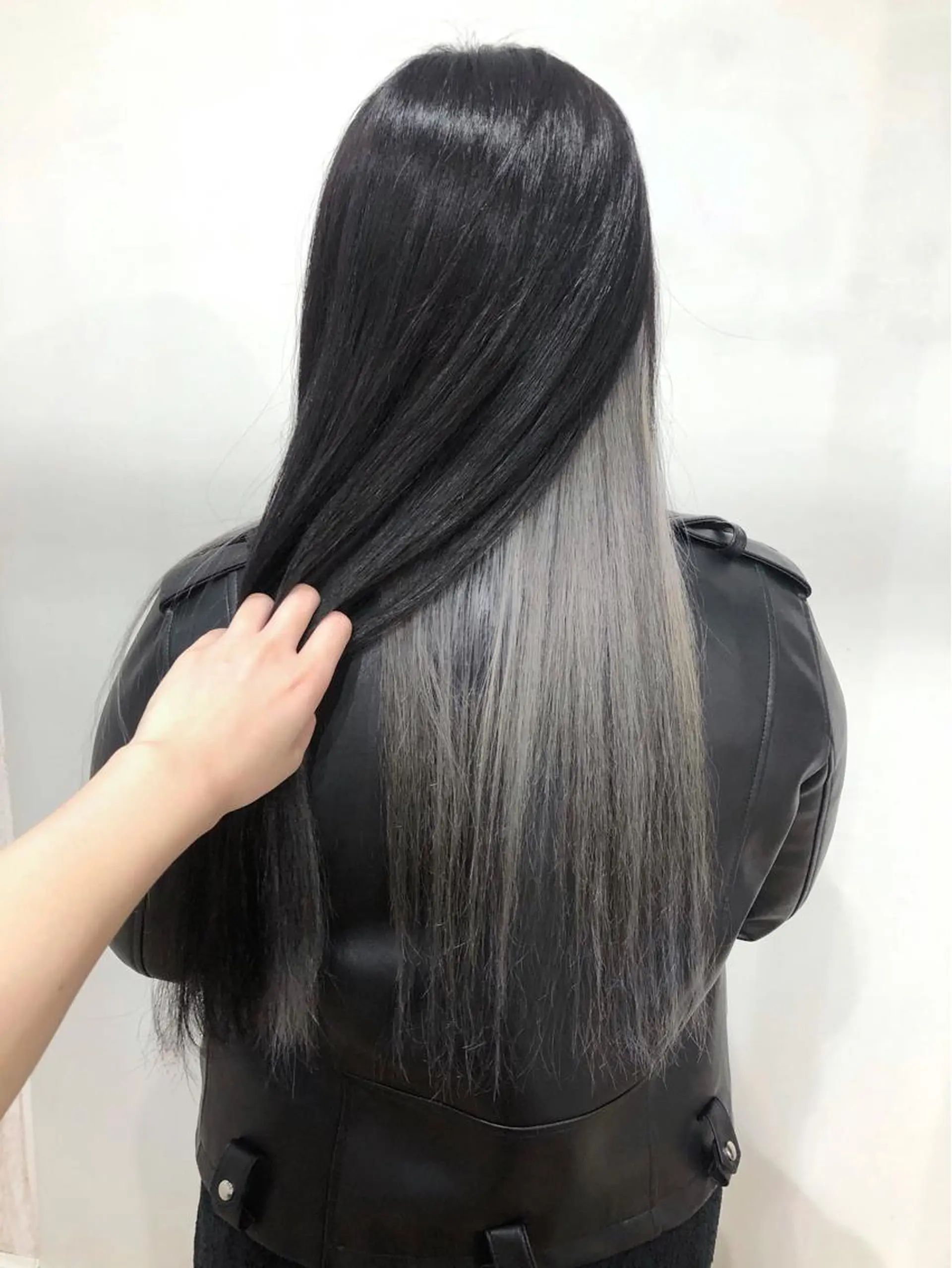 カラー white.梅田 デザインカラー🦄のヘアスタイル