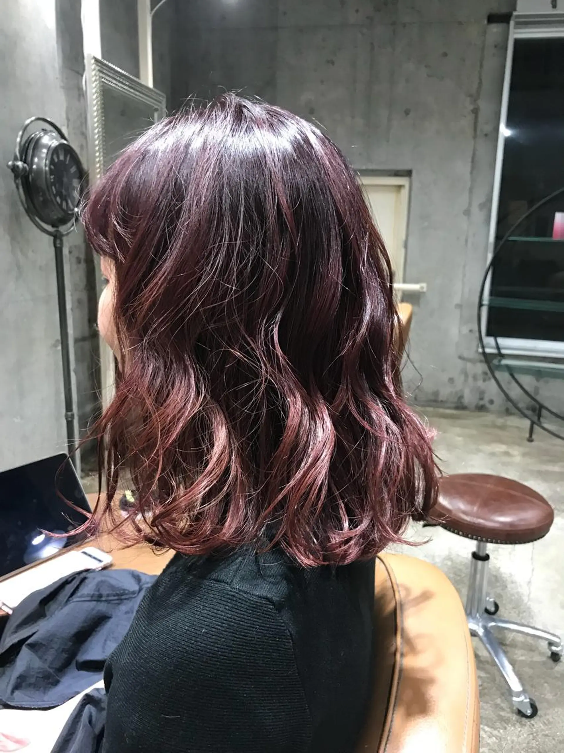 ミディアム カラー パーマ ヘアアレンジ メンズ キッズ ネイル レッドカラー 赤色 サロンドミルク 原宿のヘアスタイル