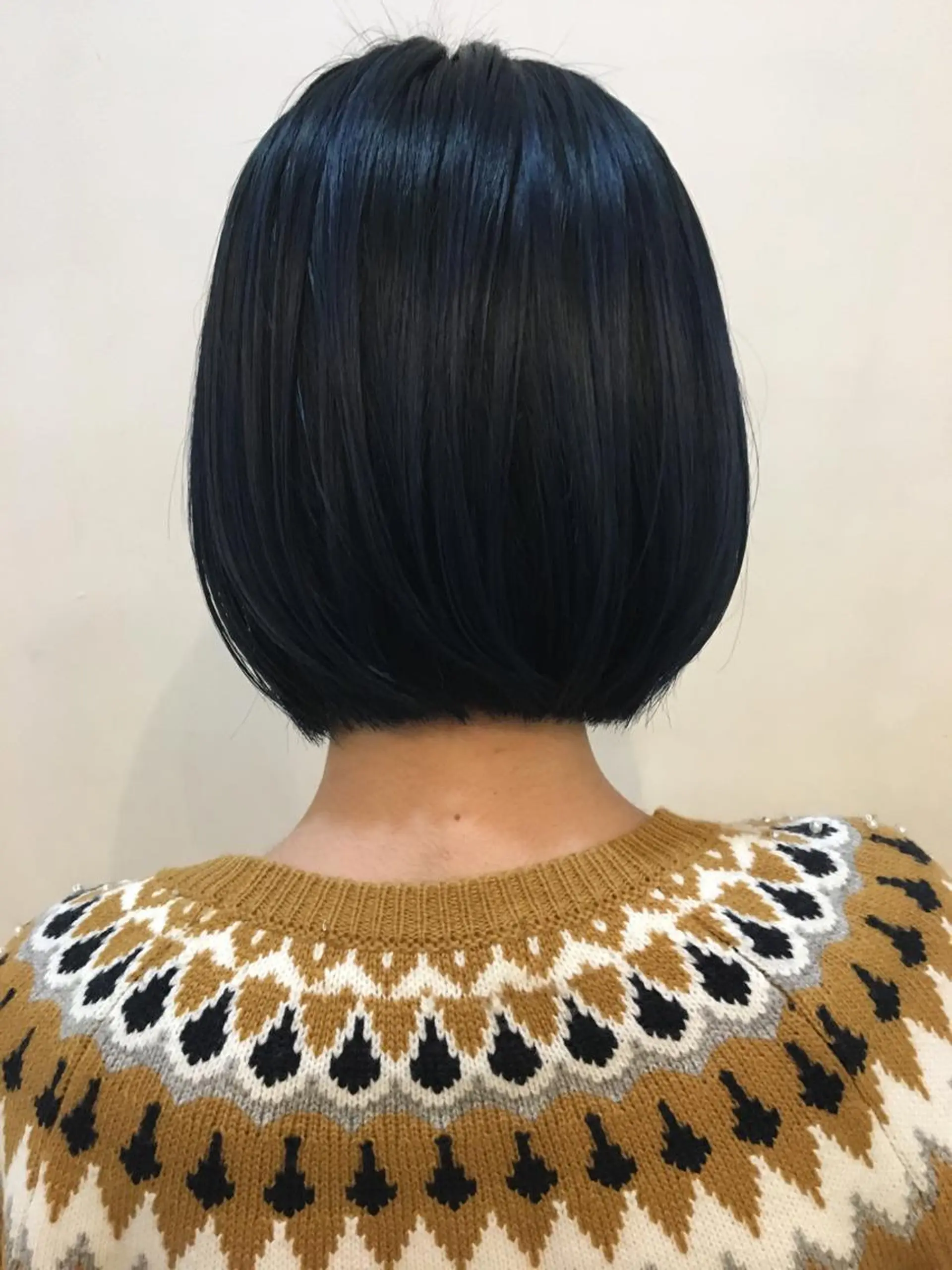 ショート カラー ネイビーカラー ボブ 狩野 羅夢のヘアスタイル