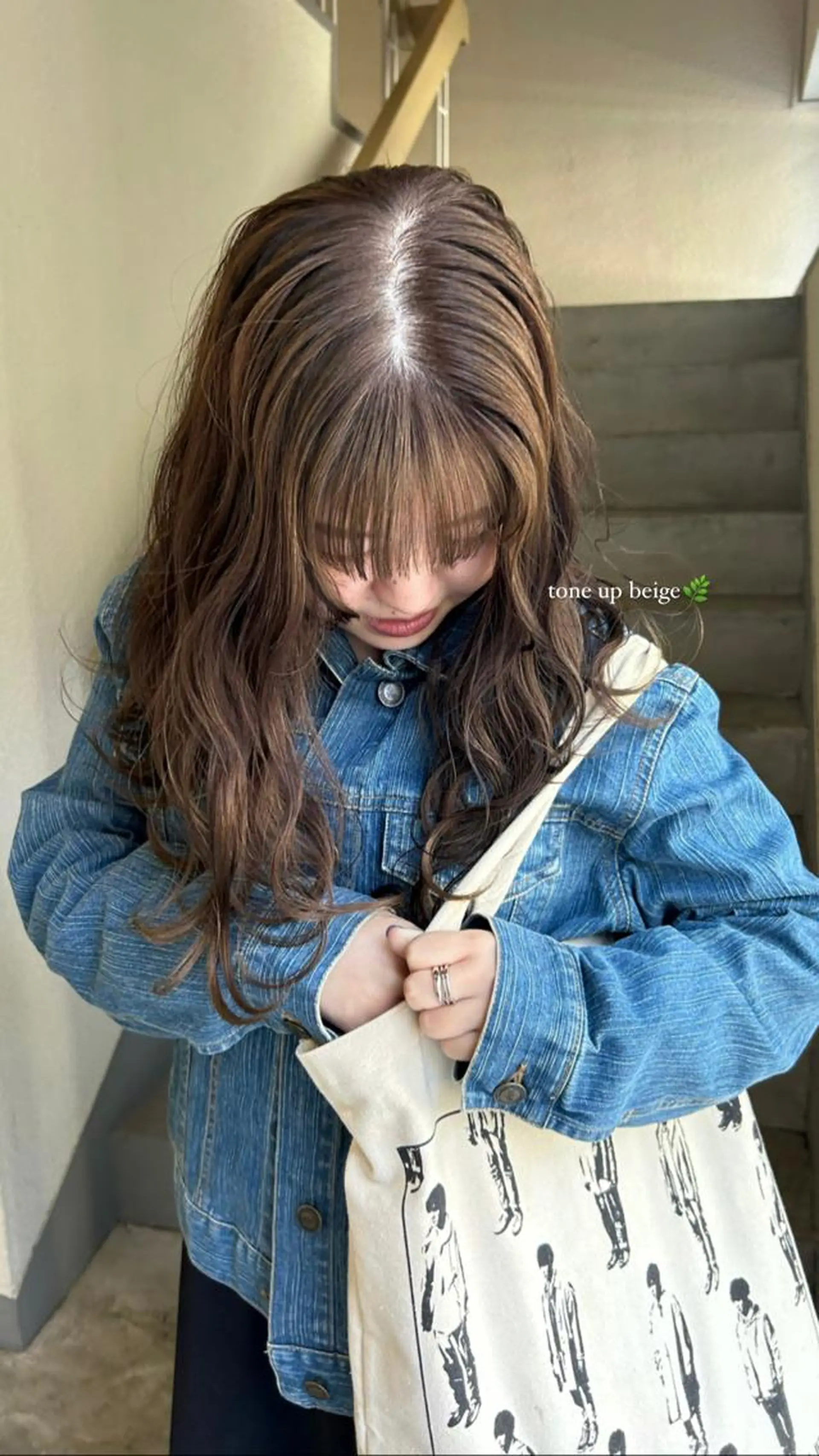 ロング カラー ベージュカラー オリーブベージュ 薄暮 マツイ　レンのヘアスタイル