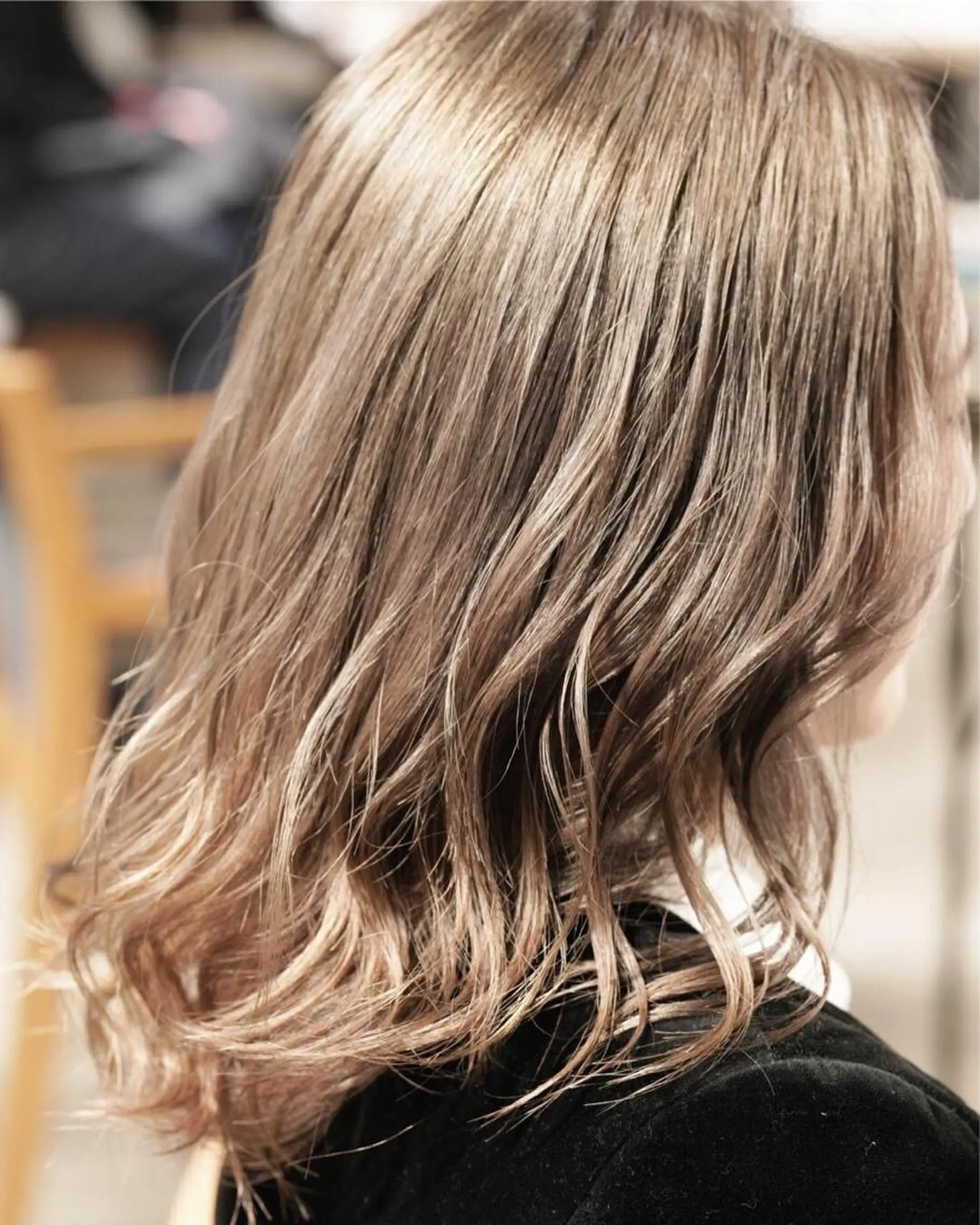 ミディアム カラー ブロンド ハイトーン/レイヤー /ケアブリーチ石川治のヘアスタイル