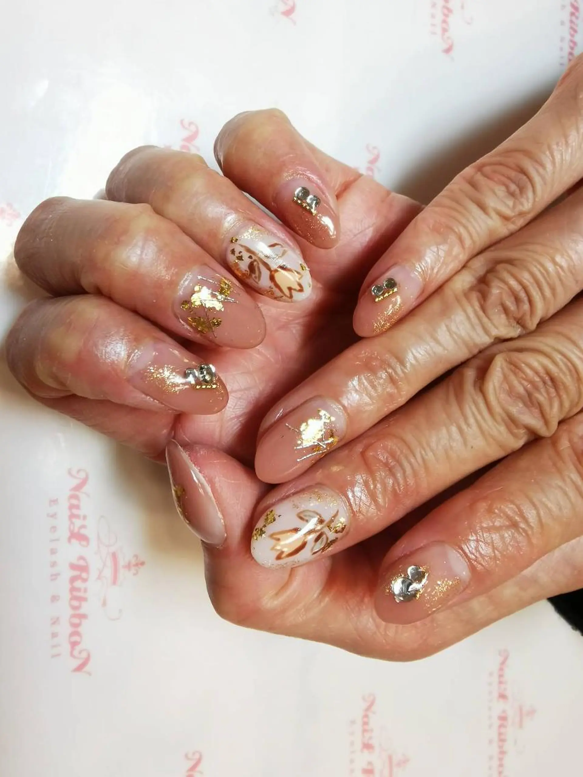 ネイル ネイルリボン 受付スタッフのネイルデザイン