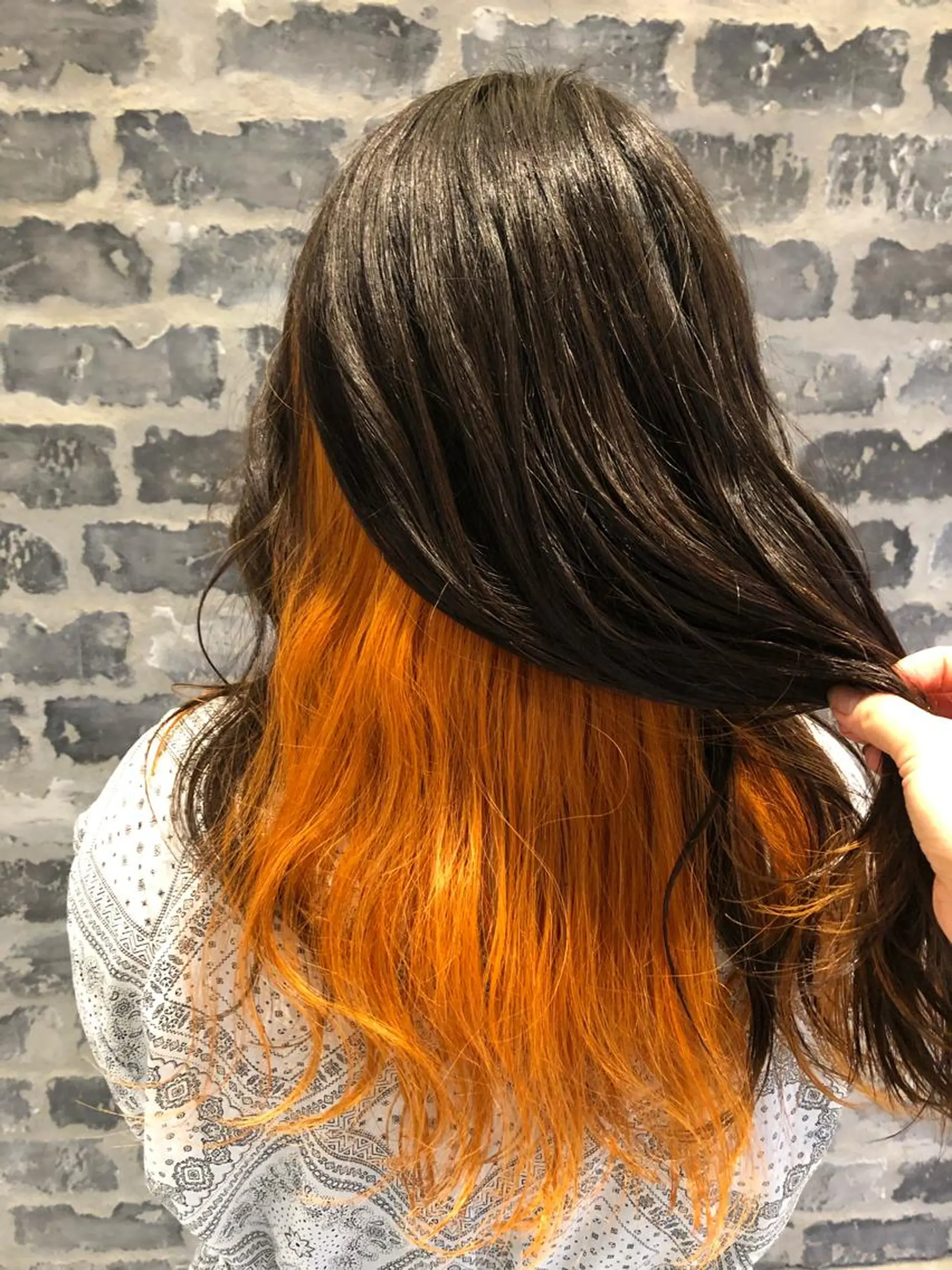 ロング カラー ブリーチ オレンジ 松田 真央のヘアスタイル