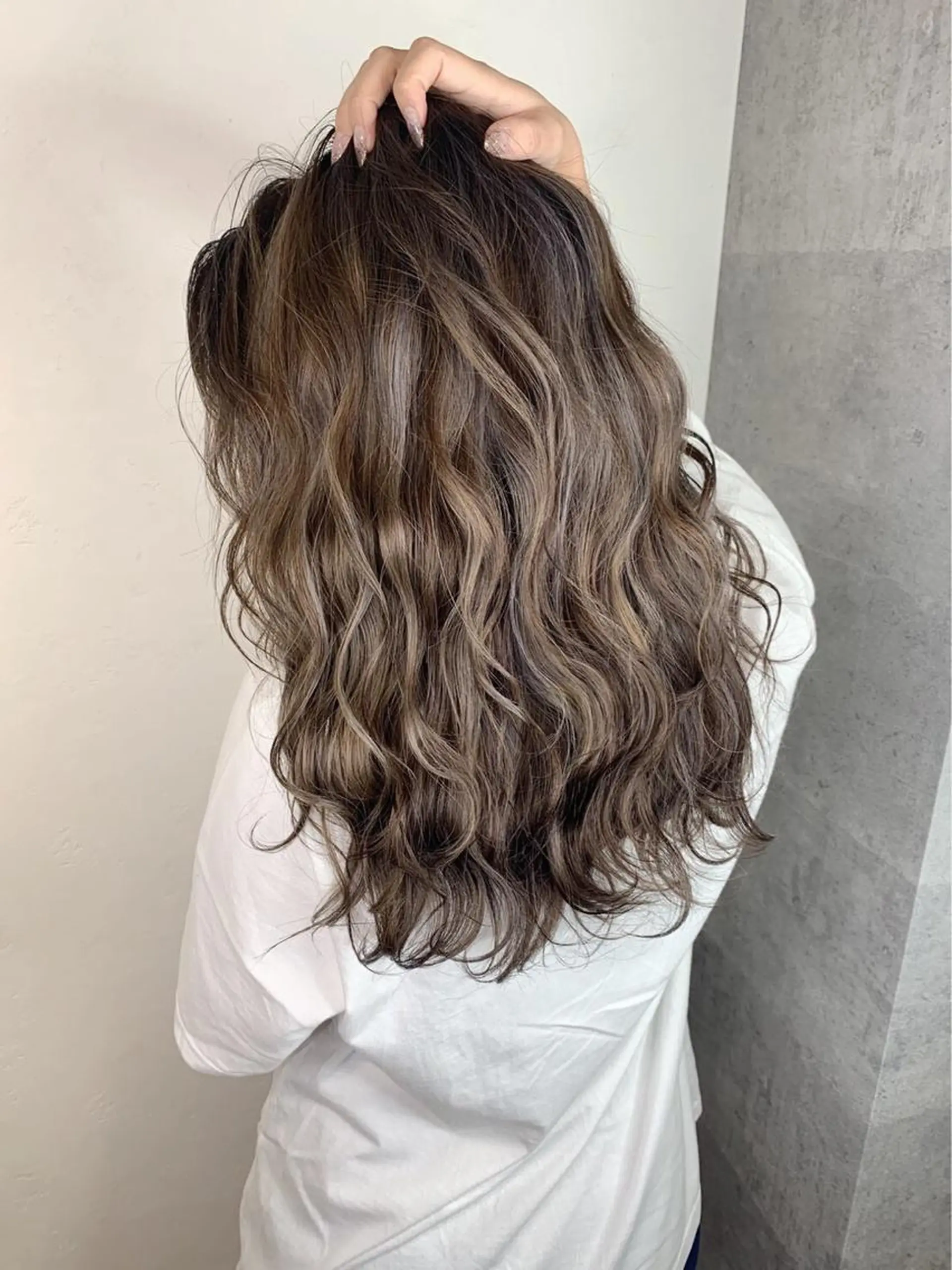 セミロング カラー _WHITE＋ 南海難波店のヘアスタイル