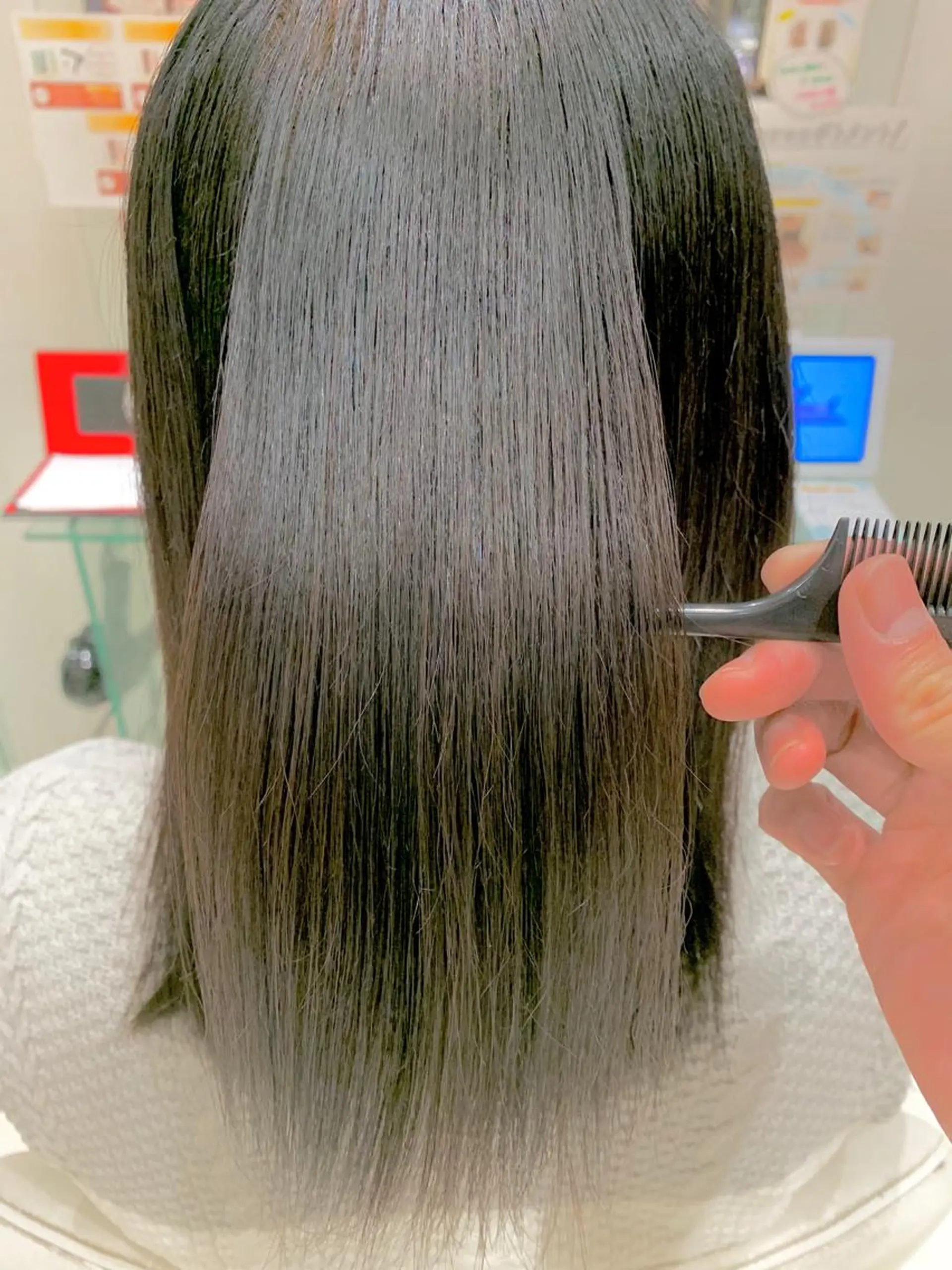 セミロング カラー パーマ ストレートパーマ 金井 郁弥のヘアスタイル