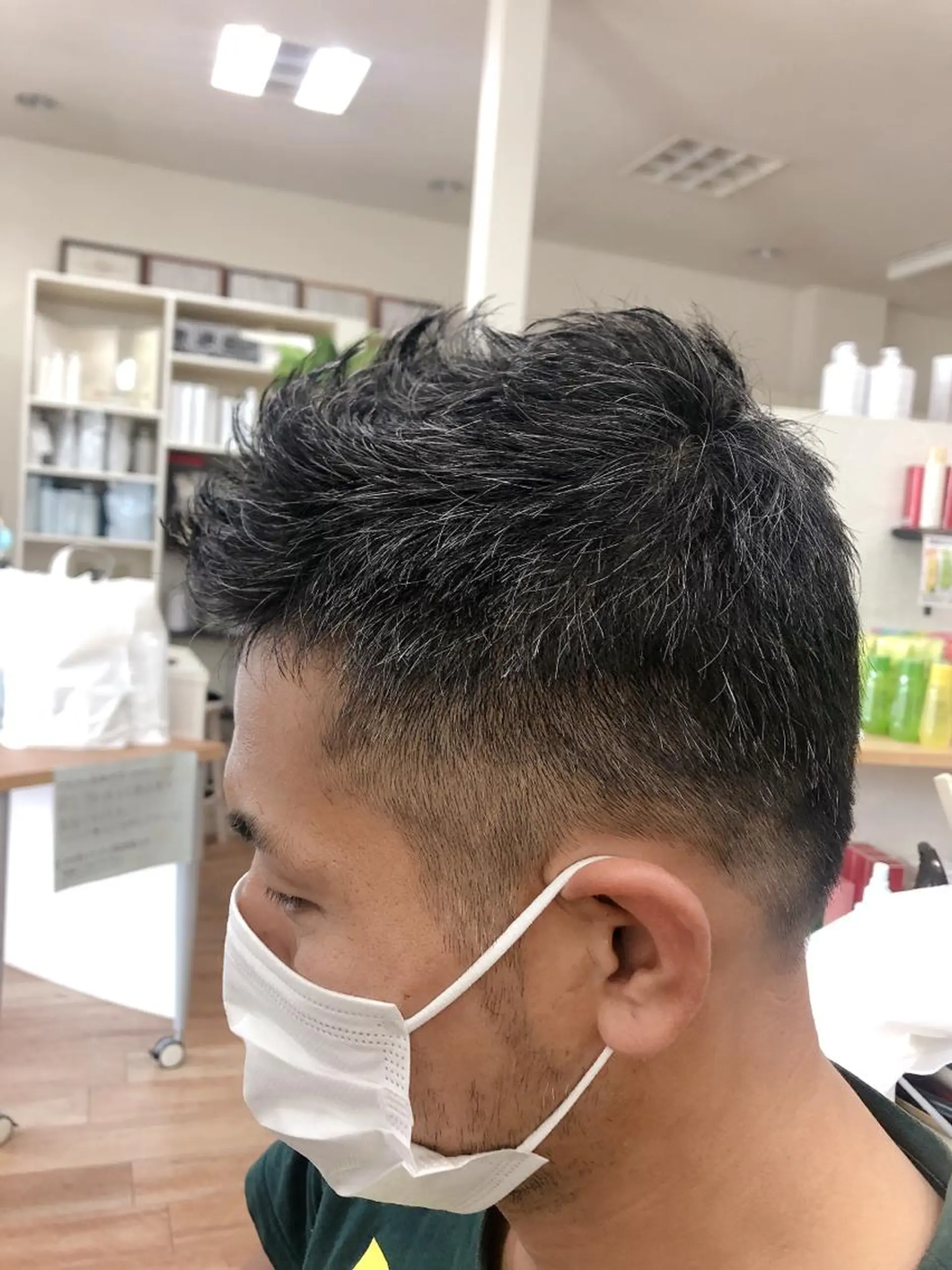 メンズ フェードカット カット 岩尾 志保のヘアスタイル