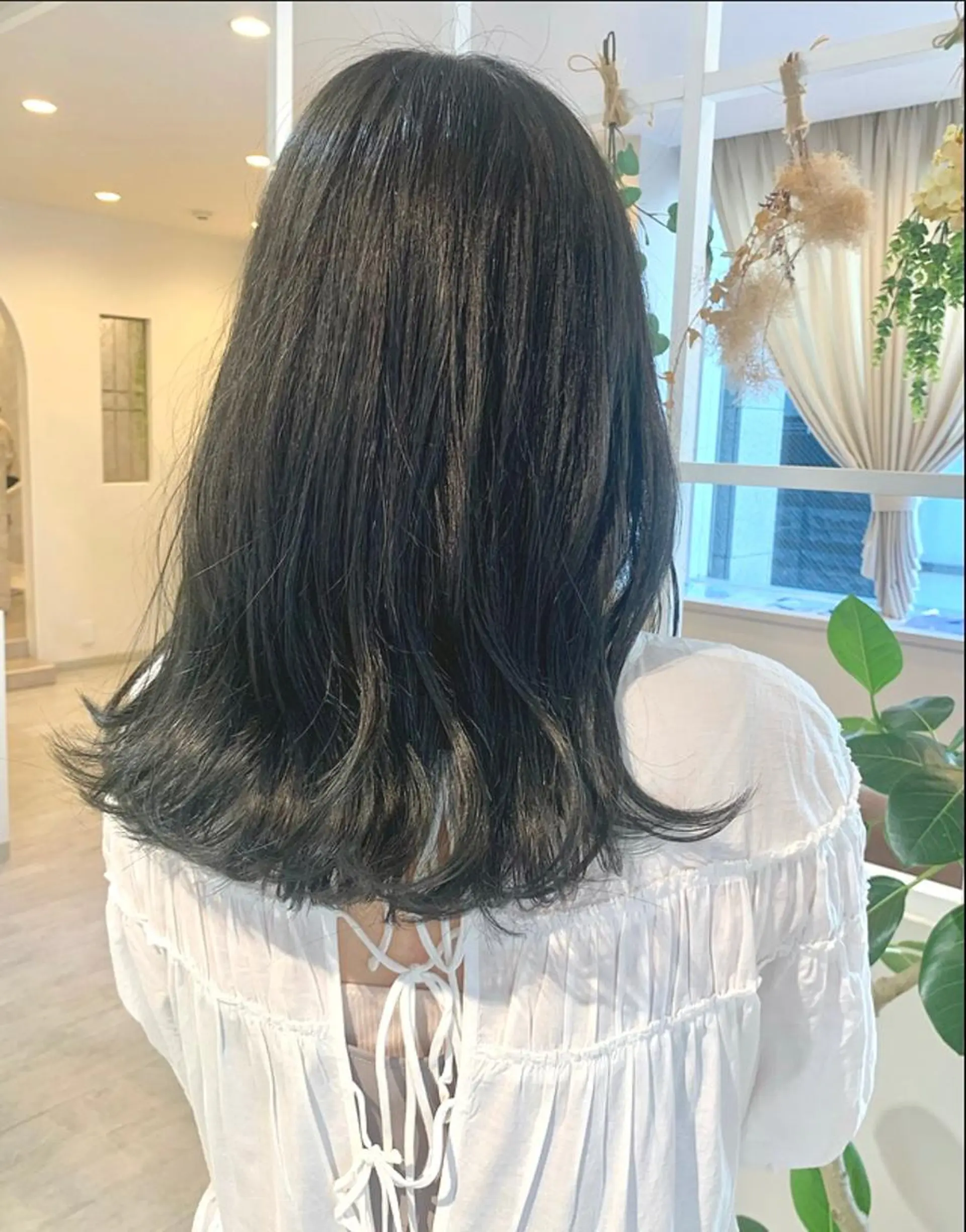 セミロング カラー 🪞Unge チヒロ 女性限定のヘアスタイル