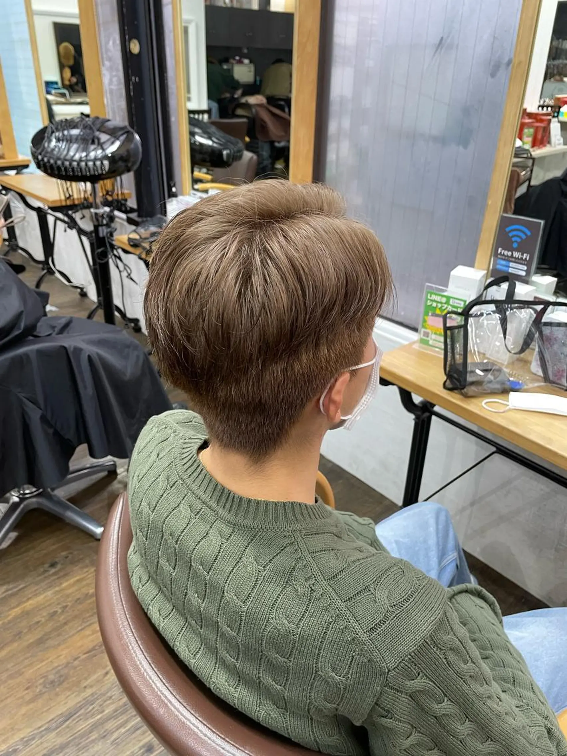 ショート 横浜🦋ハイトーン 🫐シャドウルーツのヘアスタイル