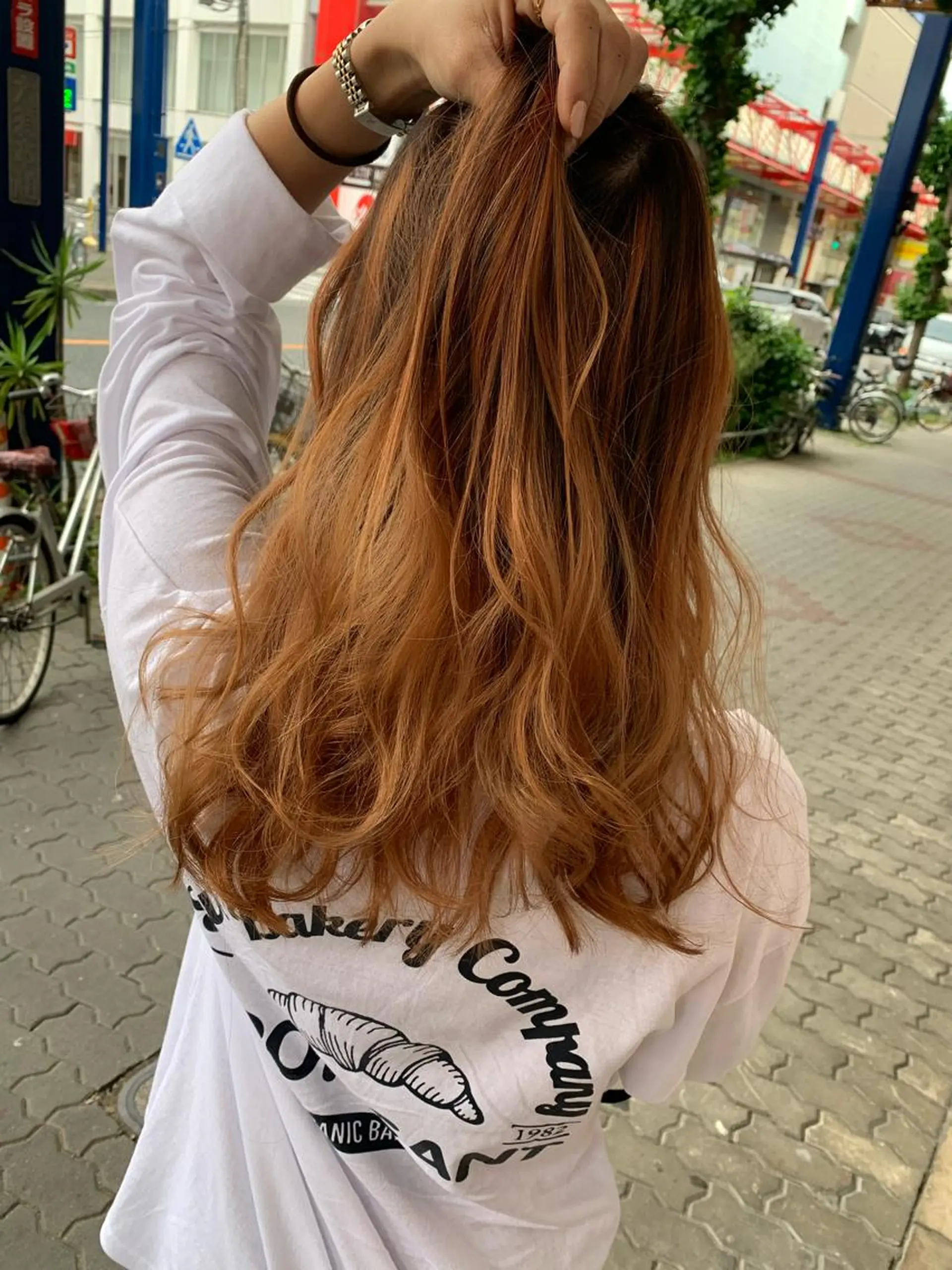 セミロング カラー ヘアアレンジ オレンジ 今村公介 ブリーチ特化、派手髪のヘアスタイル