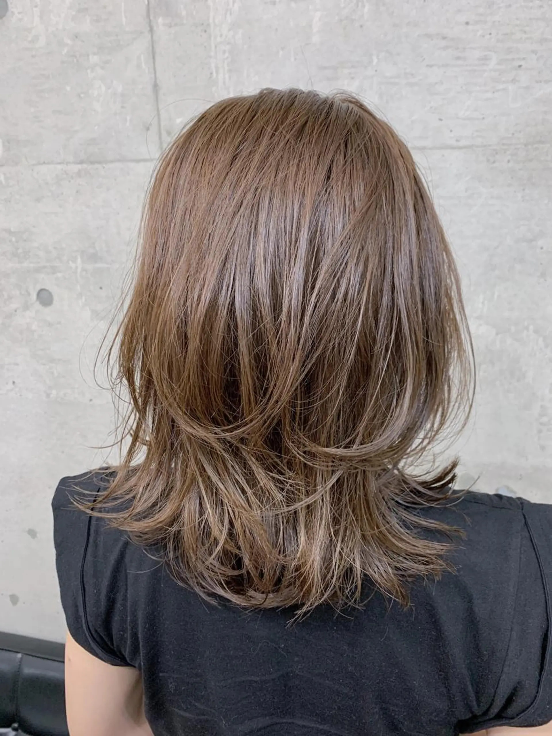 ミディアム カラー 切りっぱなしボブ アディクシーカラー ブリーチ ケアブリーチ イヤリングカラー 松本 和之のエステ・リラクイメージ
