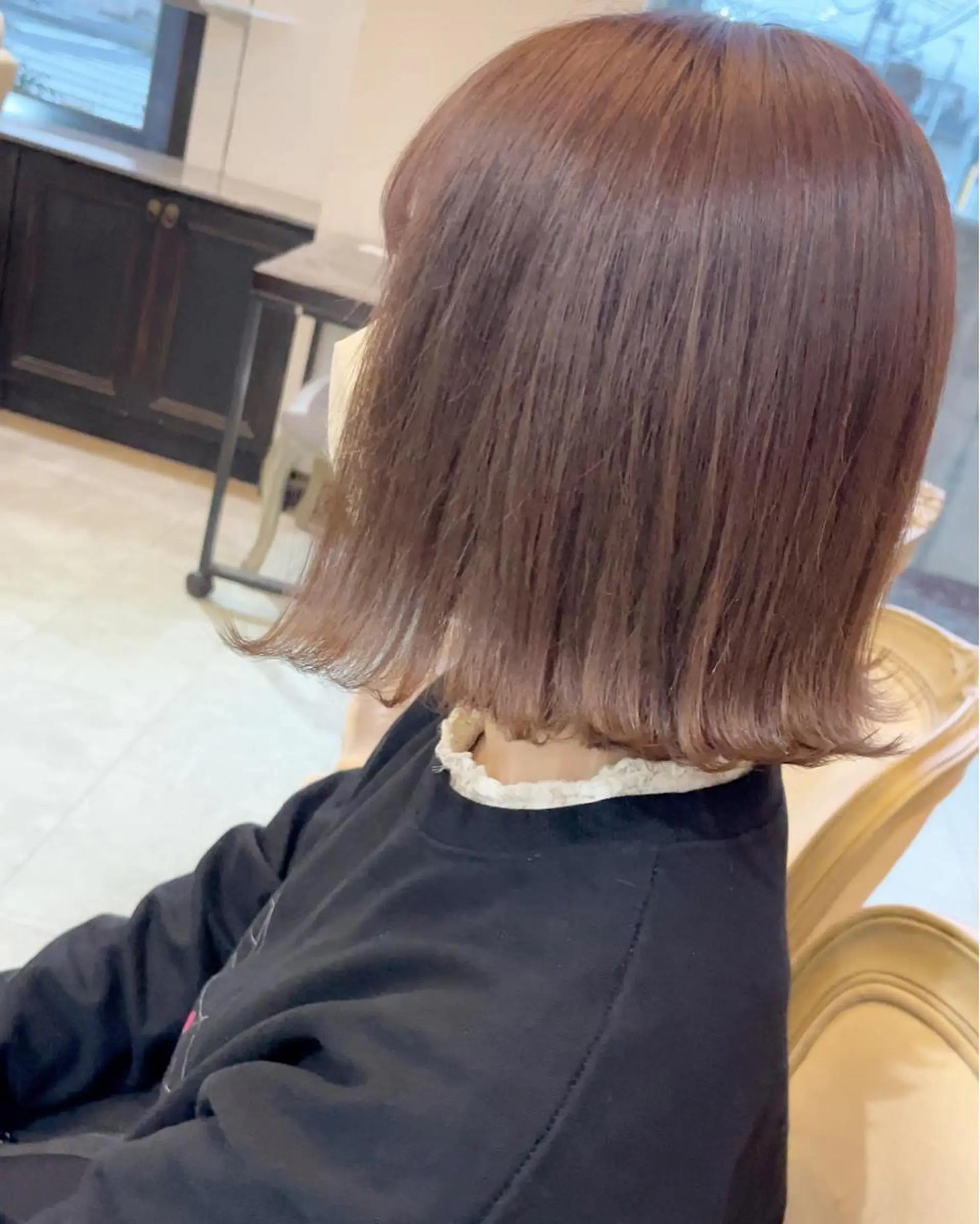 ミディアム 切りっぱなしボブ アッシュ ボブ 外ハネヘア 剣持友希/ifh iizuka/高崎のヘアスタイル