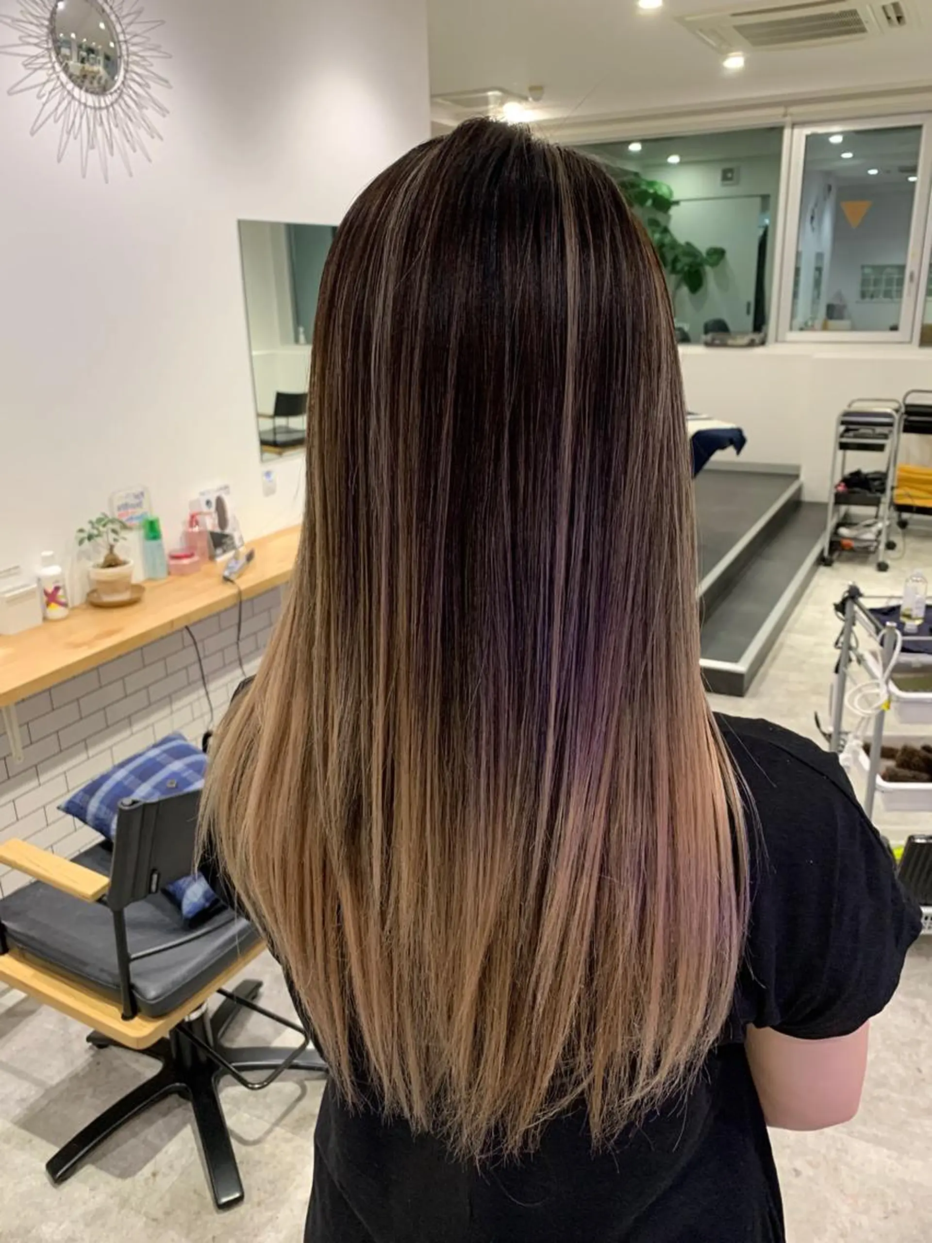 ロング カラー アッシュ バレイヤージュ ベージュカラー ブロンド ブルーカラー カット ヘアカラー レイヤーカット/ 艶カラー/RYOMAのヘアスタイル