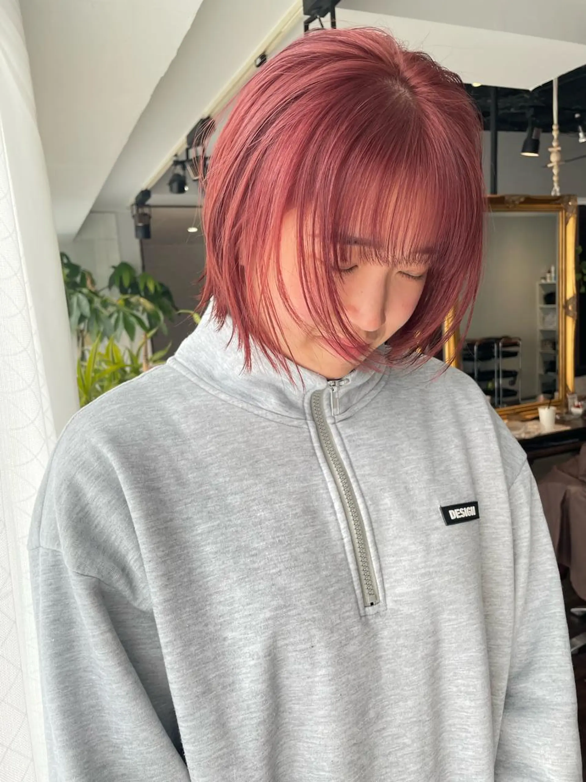 ミディアム カラー ブリーチ オカモト ミユウのヘアスタイル