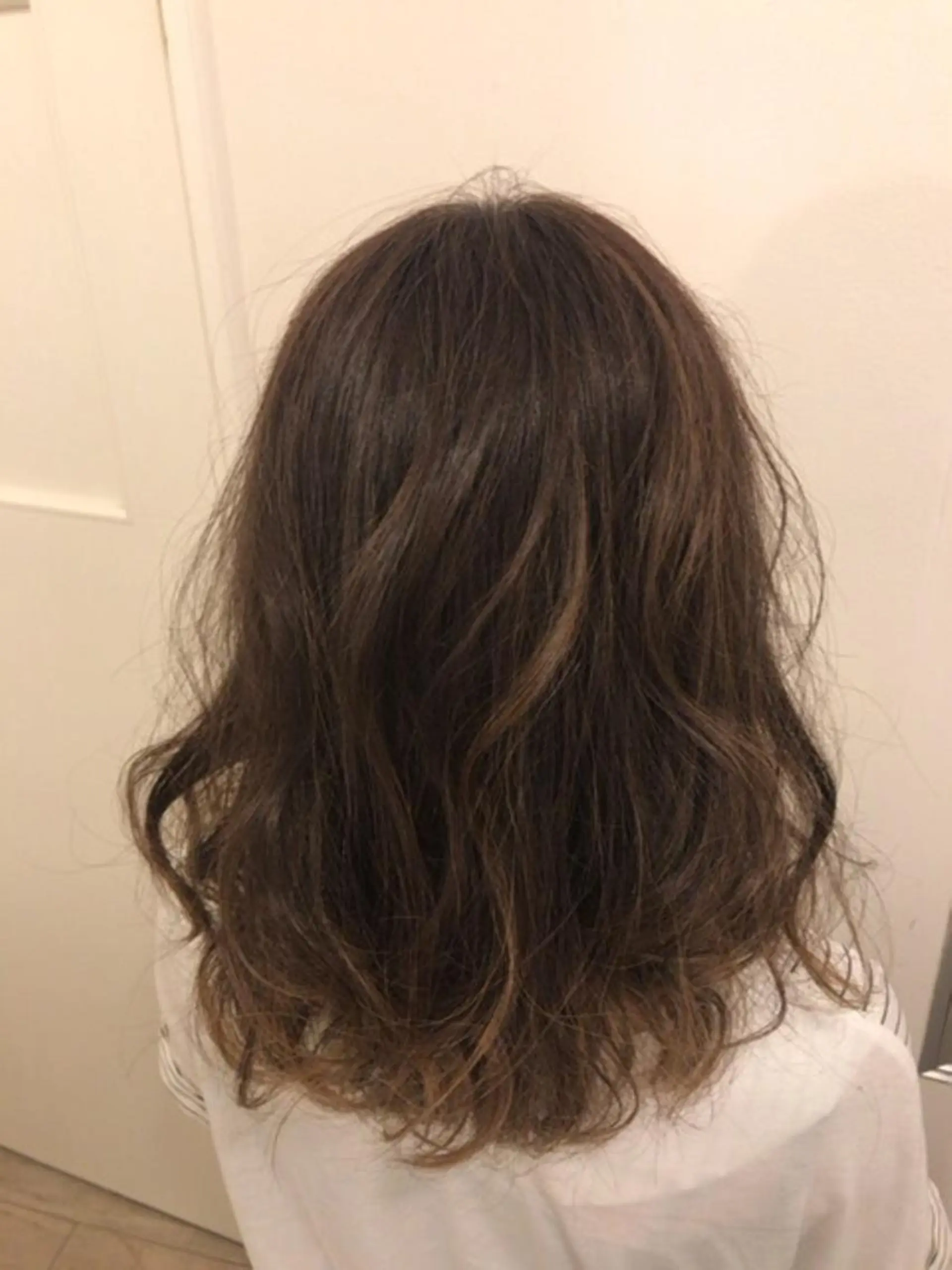 ミディアム カラー アッシュ ブリーチ 透明感カラー ブリーチなしカラー カット パーマ トリートメント Cecilhair セシルヘアー神戸元町のヘアスタイル