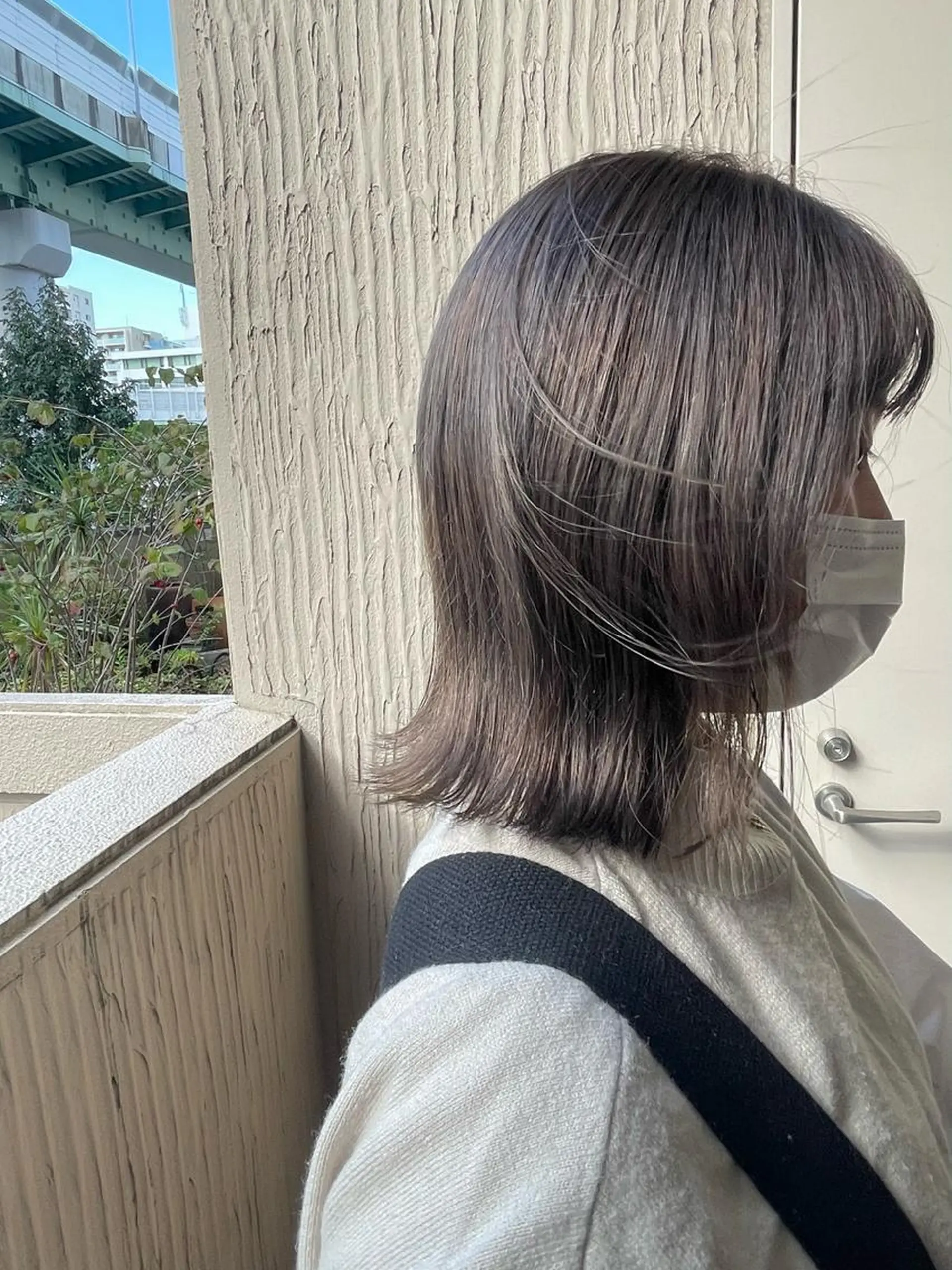 セミロング カラー ブリーチ ケアブリーチ 透明感カラー ダブルカラー グレージュ Takanishi くすみベージュカラーのヘアスタイル