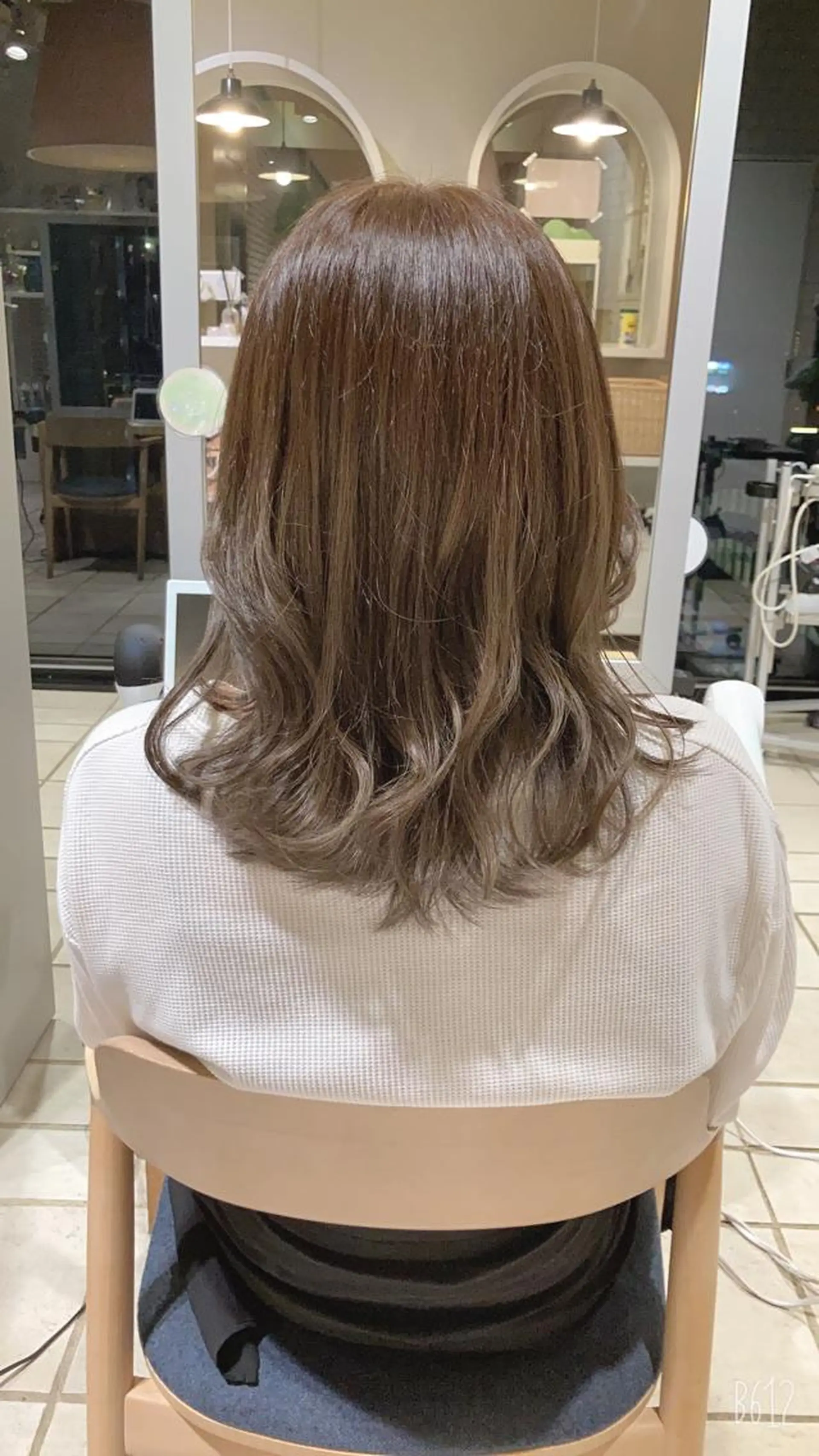 ロング カラー グラデーションカラー グレージュ 萩原 琳之祐のヘアスタイル