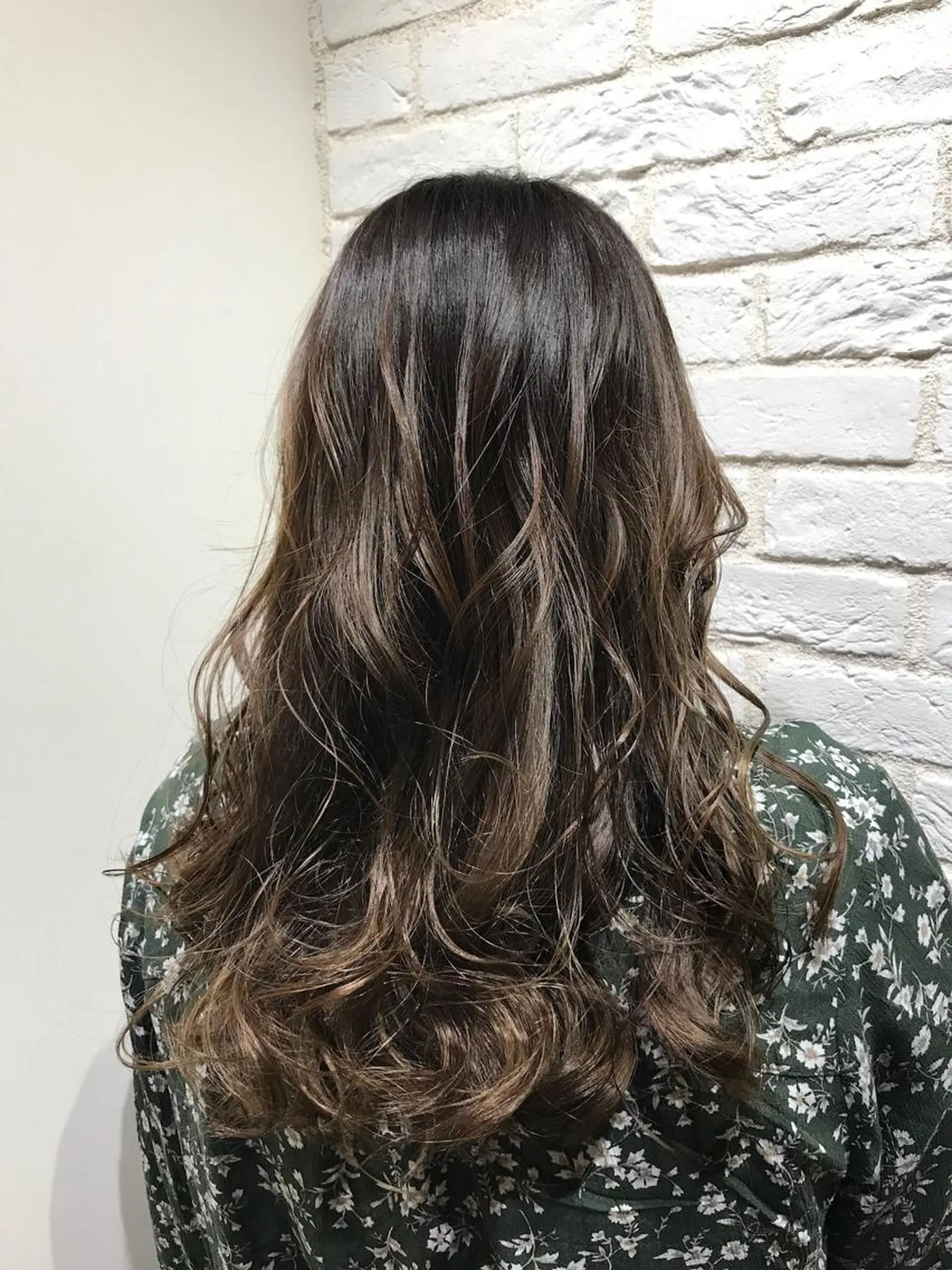ロング カラー UMEDA FIGAROのヘアスタイル