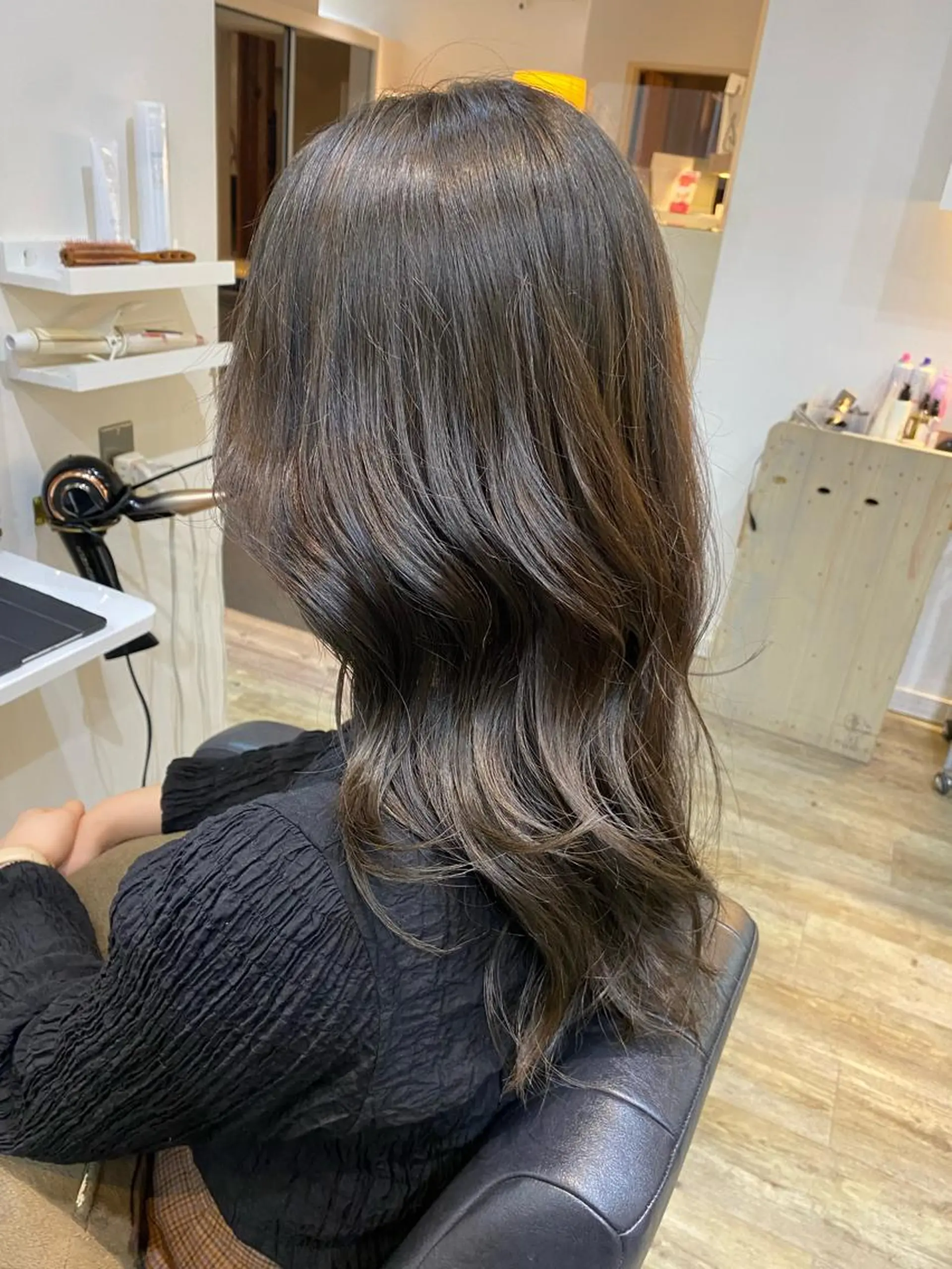 ロング カラー Ashanti 磯崎のヘアスタイル