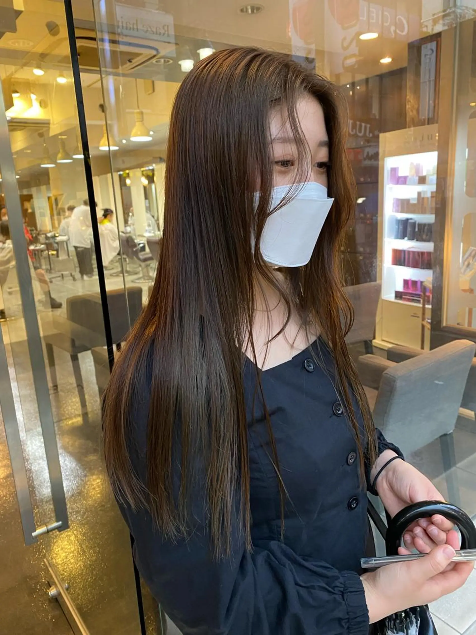 ロング カラー パーマ ヘアアレンジ メンズ キッズ ネイル mana 暖色カラーカットのヘアスタイル