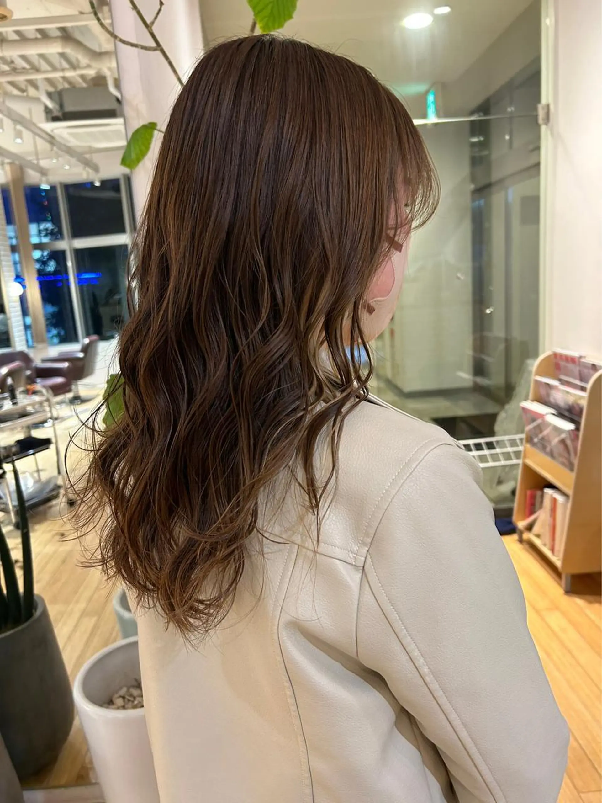 セミロング 松浦 麻衣のヘアスタイル