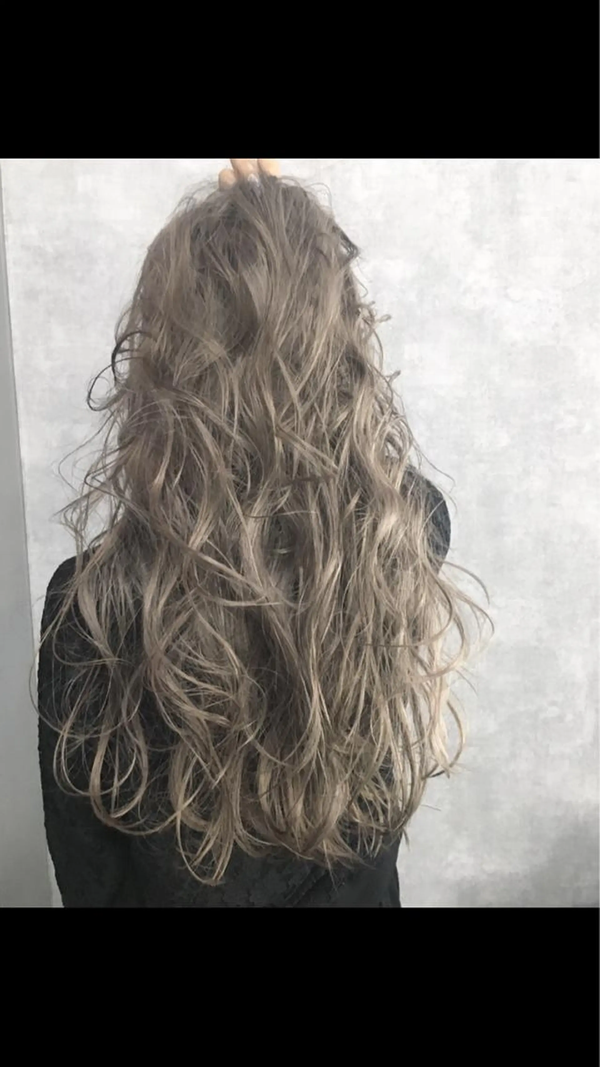 ロング カラー ヘアアレンジ ブリーチ ケアブリーチ シルバー レイヤーカット BLend 渋谷のヘアスタイル
