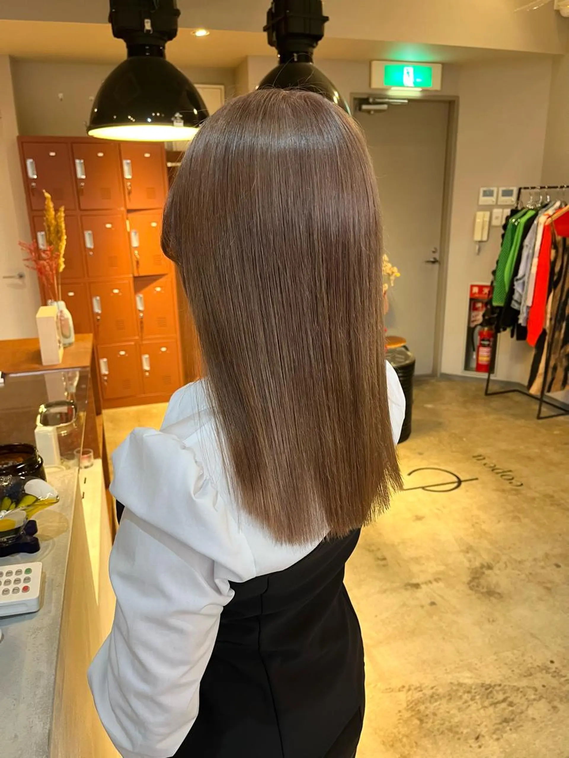 セミロング カラー ベージュカラー ブリーチ ミルクティーベージュ カット ヘアカラー トリートメント 🩷ハイトーン透明感 レイヤー🩷ユリカのヘアスタイル