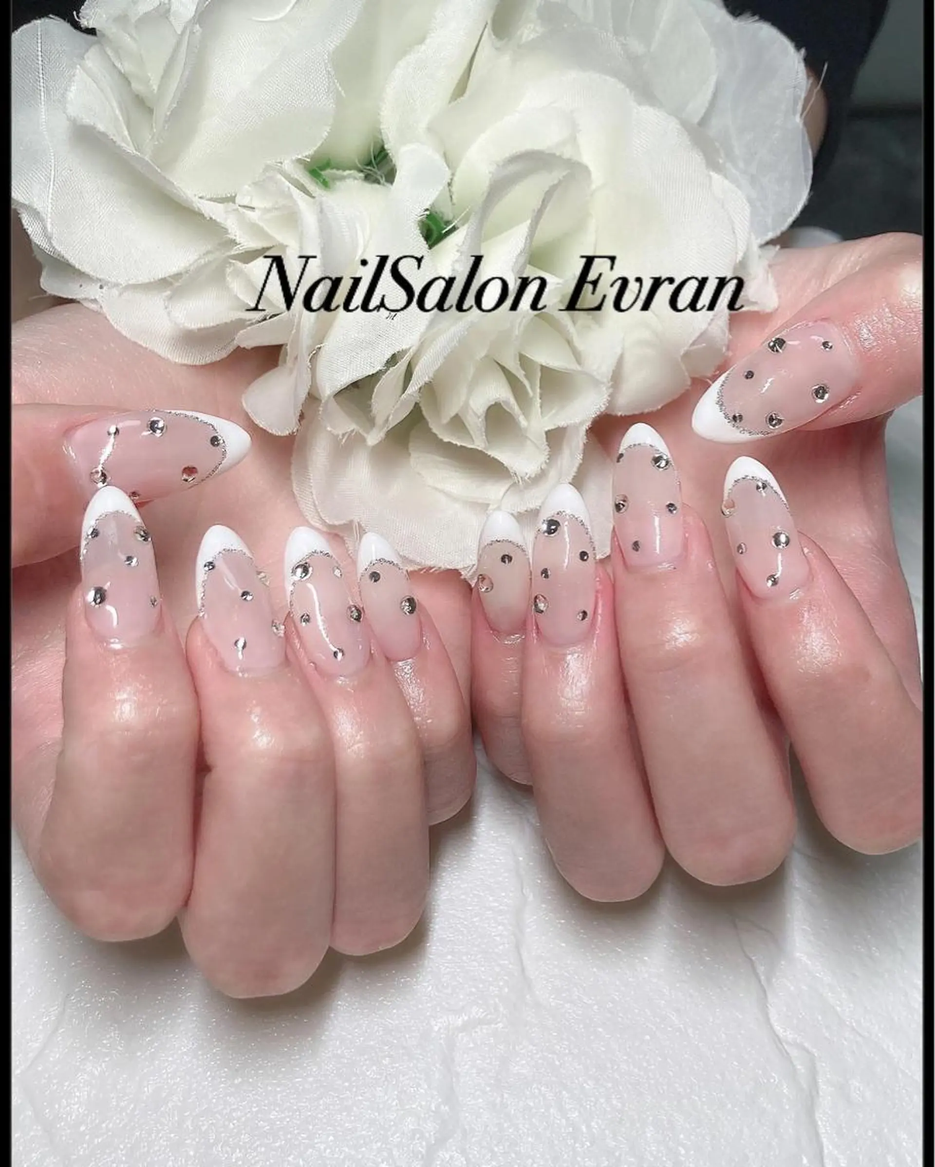 ネイル 長さ出し フレンチネイル ストーンネイル Nail salon Evranのネイルデザイン