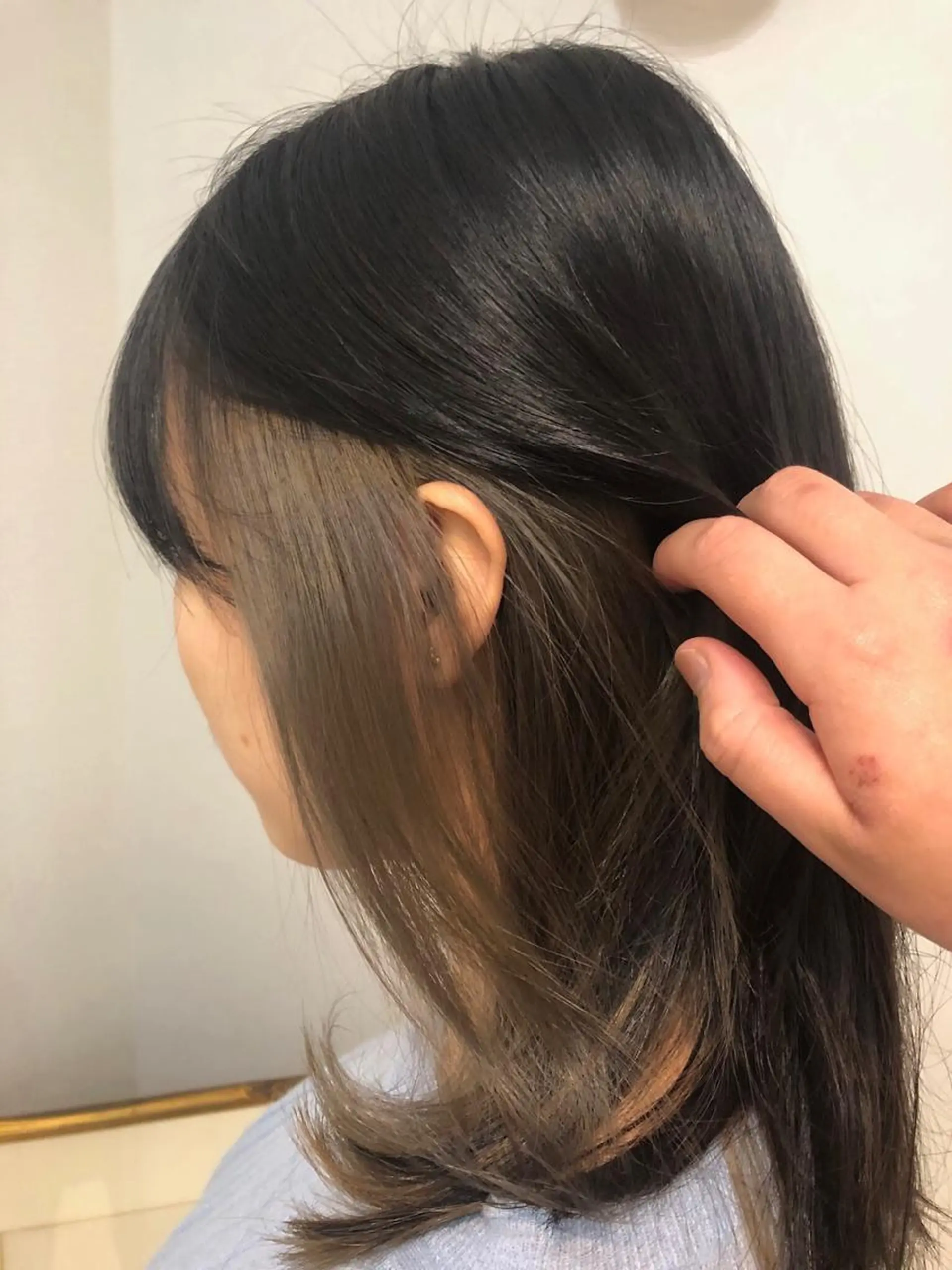 ミディアム カラー ブリーチ シルバー ホワイトシルバー 🤍中野 レオ🤍のヘアスタイル