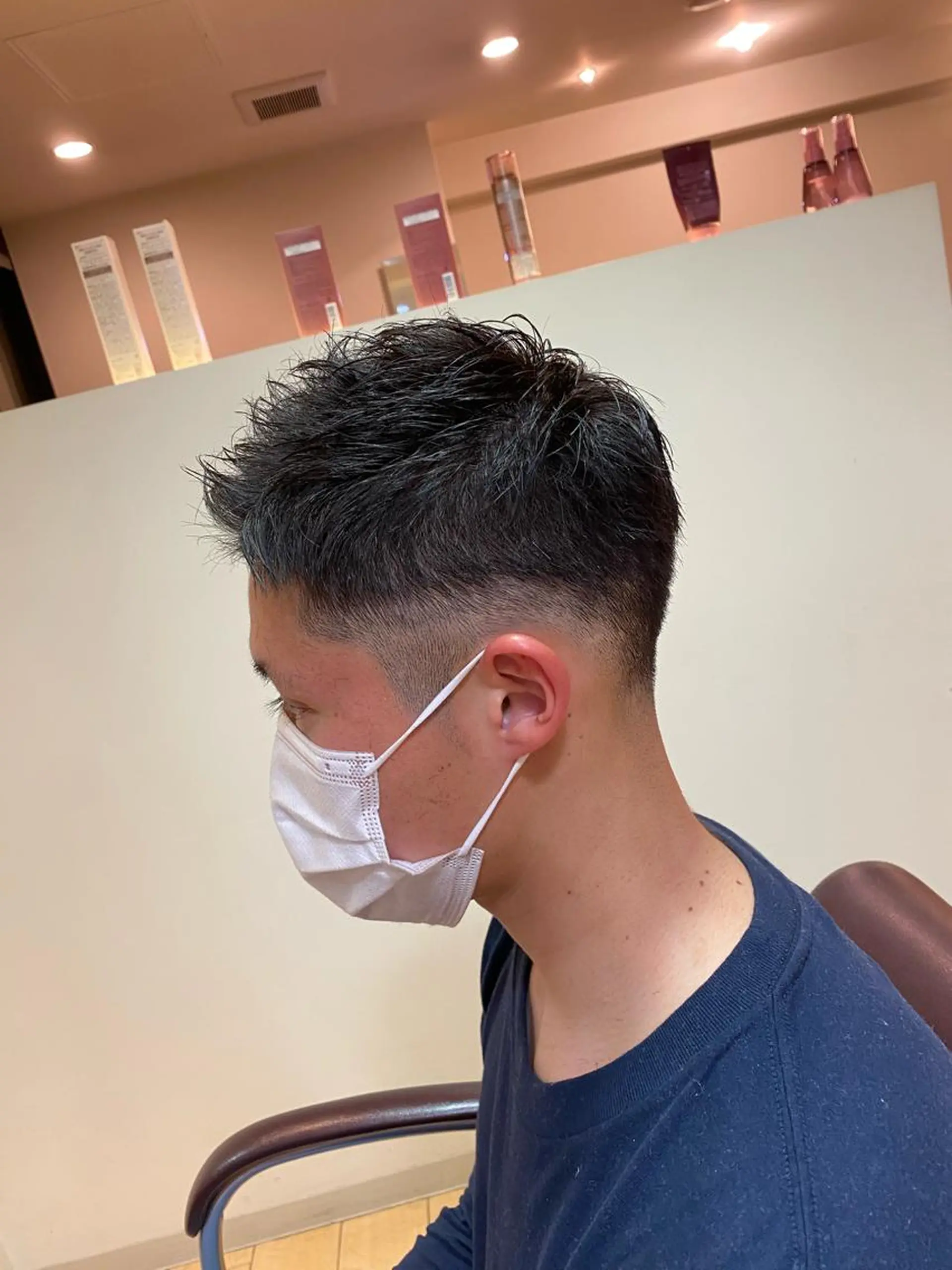 メンズ アップバング フェードカット スキンフェード 刈り上げ 安藤 慎悟のヘアスタイル